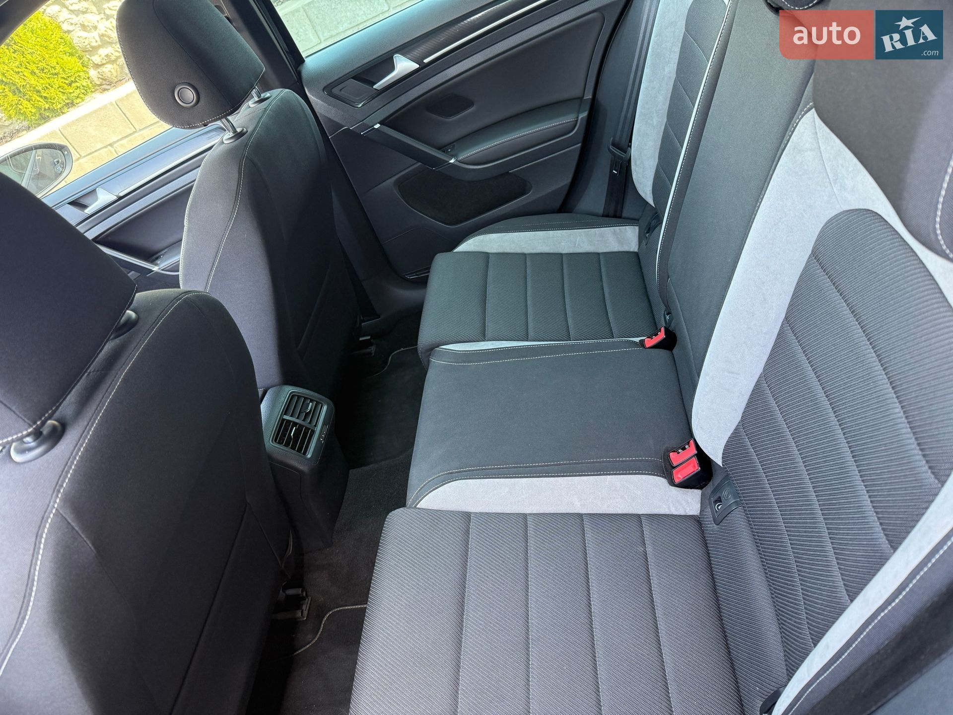 Volkswagen Golf R 2015 VIN WVWZZZAUZGP565065 фото оголошення 12 з 27