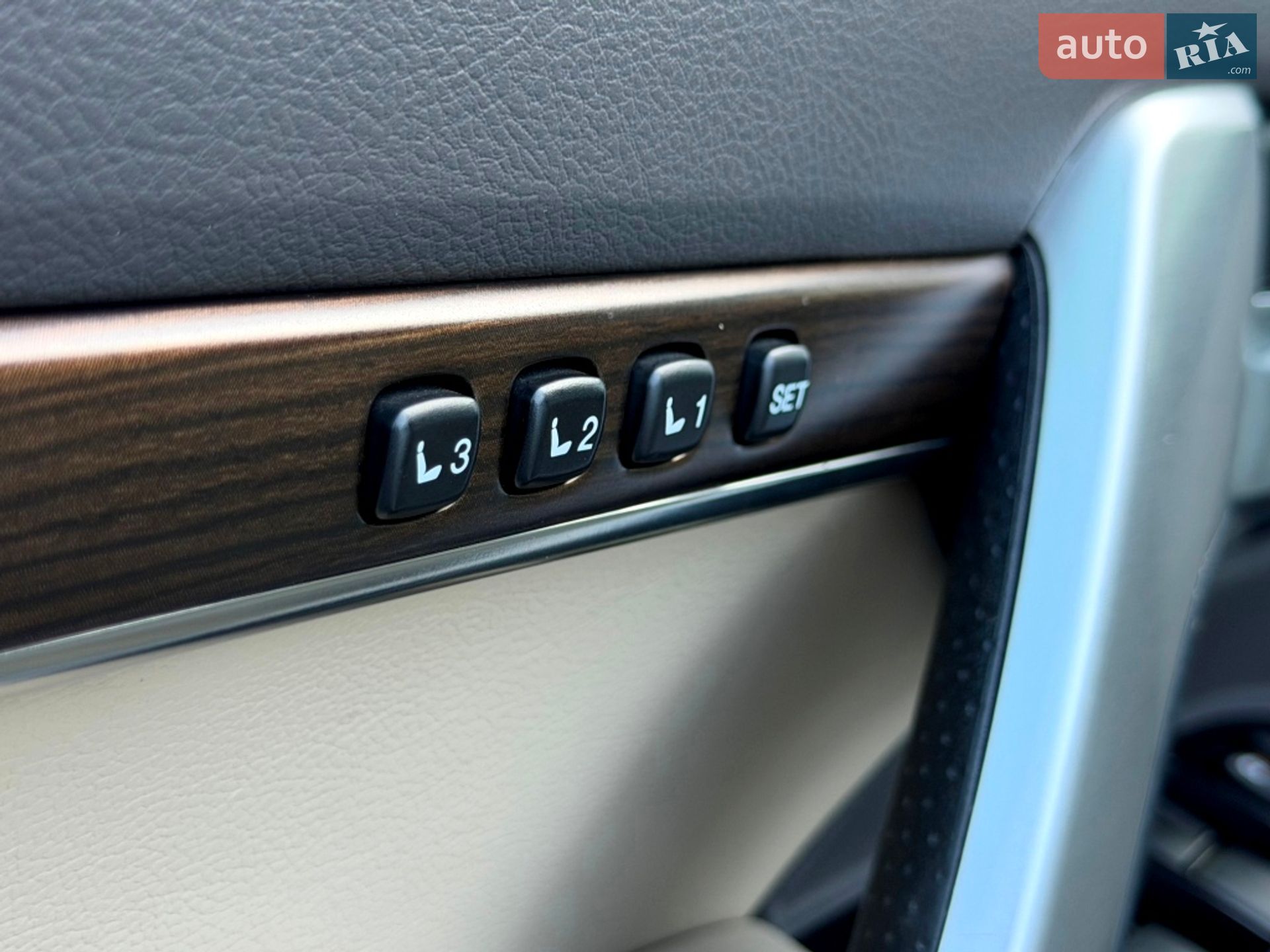Toyota Land Cruiser 2021 VIN JTMCV05J804325651 фото оголошення 42 з 104
