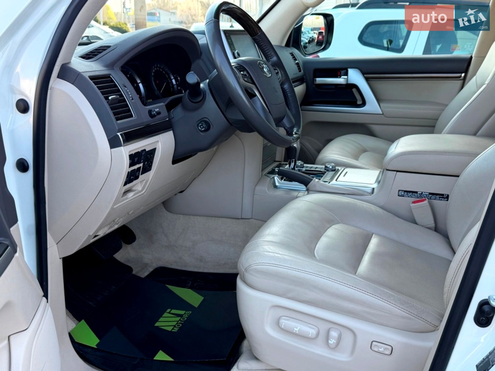 Toyota Land Cruiser 2021 VIN JTMCV05J804325651 фото оголошення 35 з 104