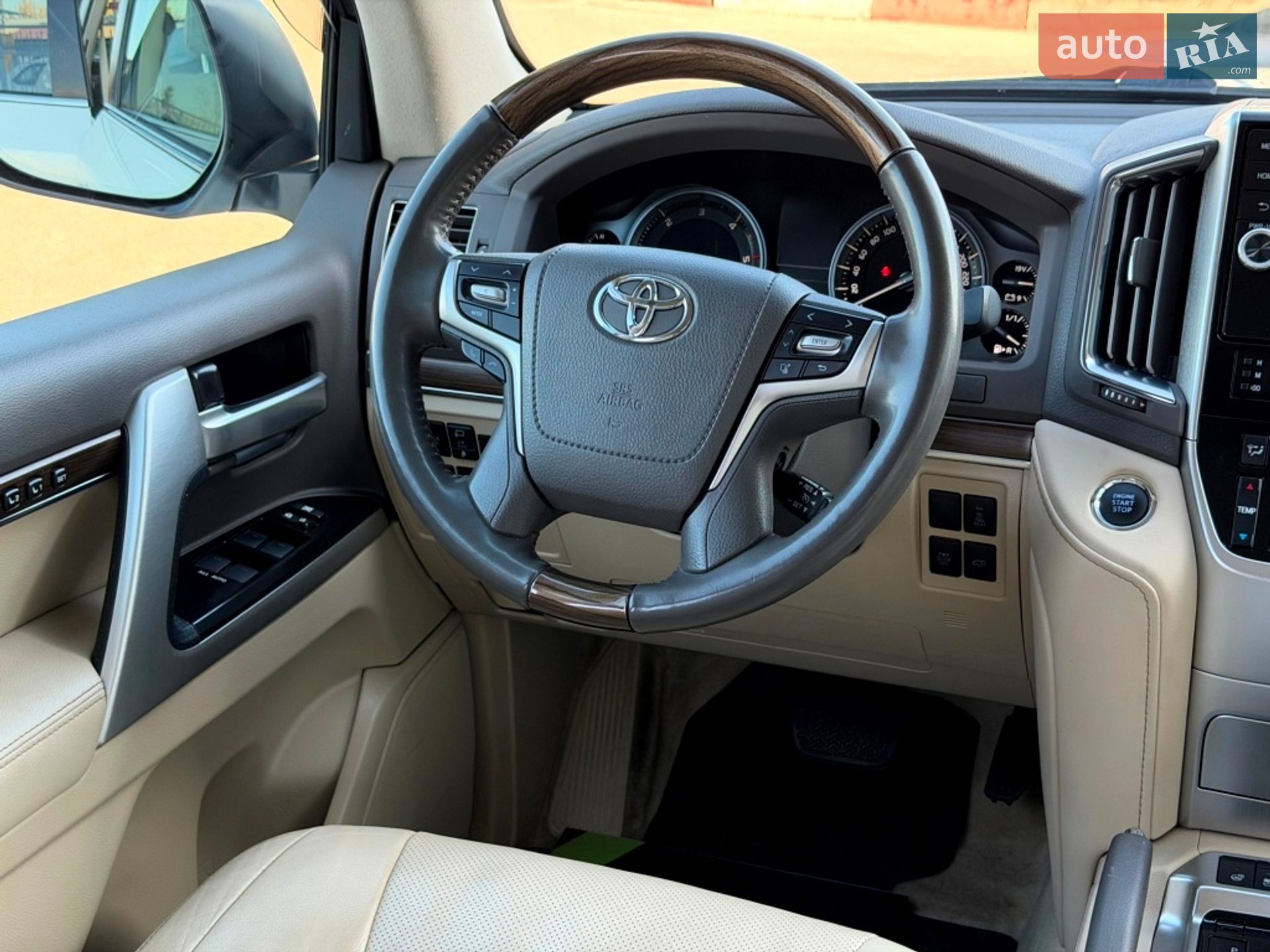 Toyota Land Cruiser 2021 VIN JTMCV05J804325651 фото оголошення 38 з 104