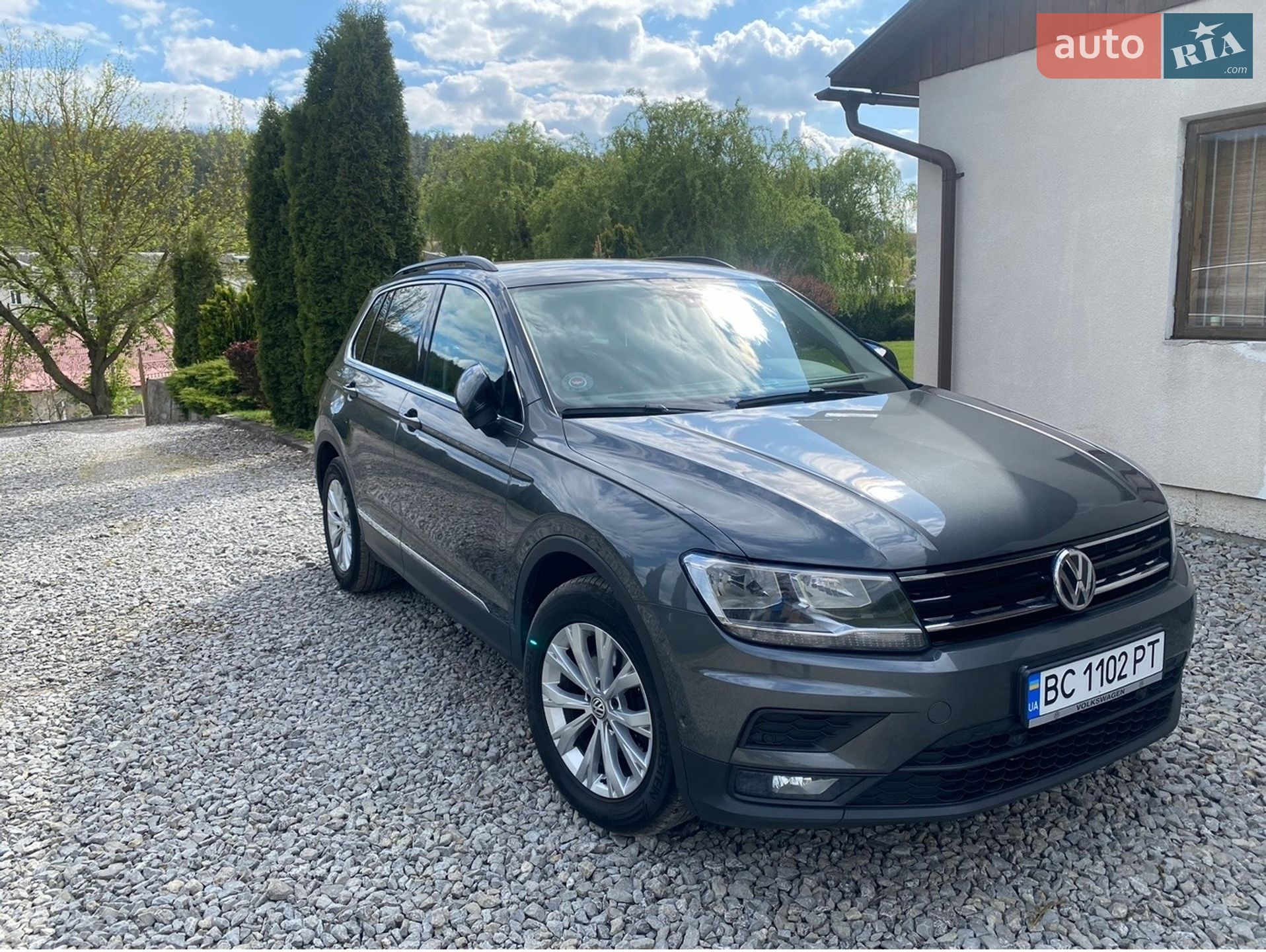 Volkswagen Tiguan 2018 VIN WVGZZZ5NZKW340133 фото оголошення 2 з 9