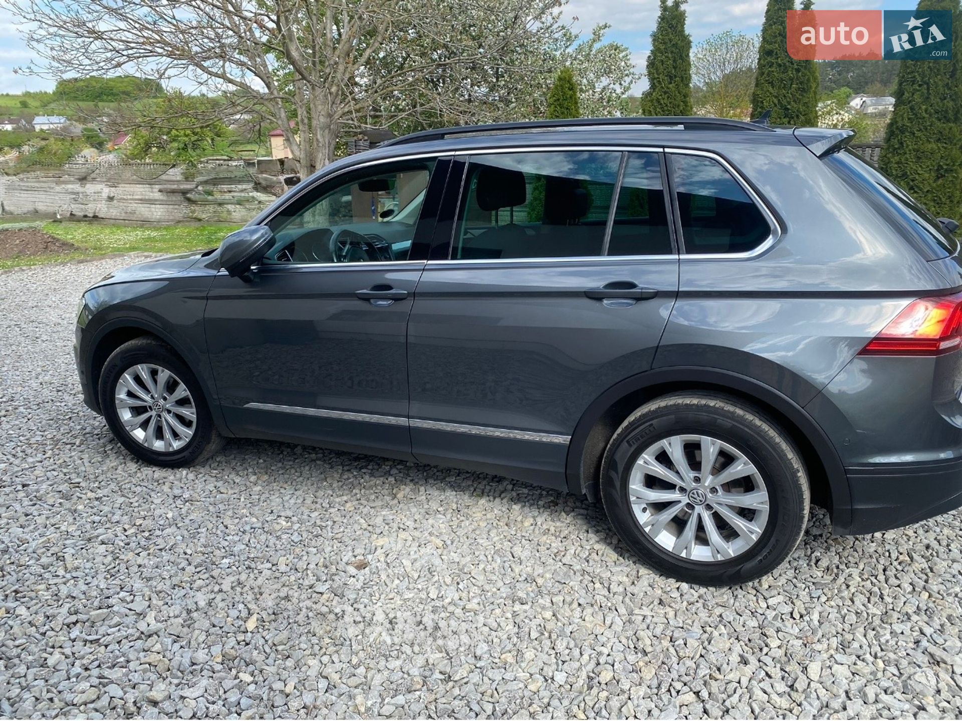 Volkswagen Tiguan 2018 VIN WVGZZZ5NZKW340133 фото оголошення 3 з 9