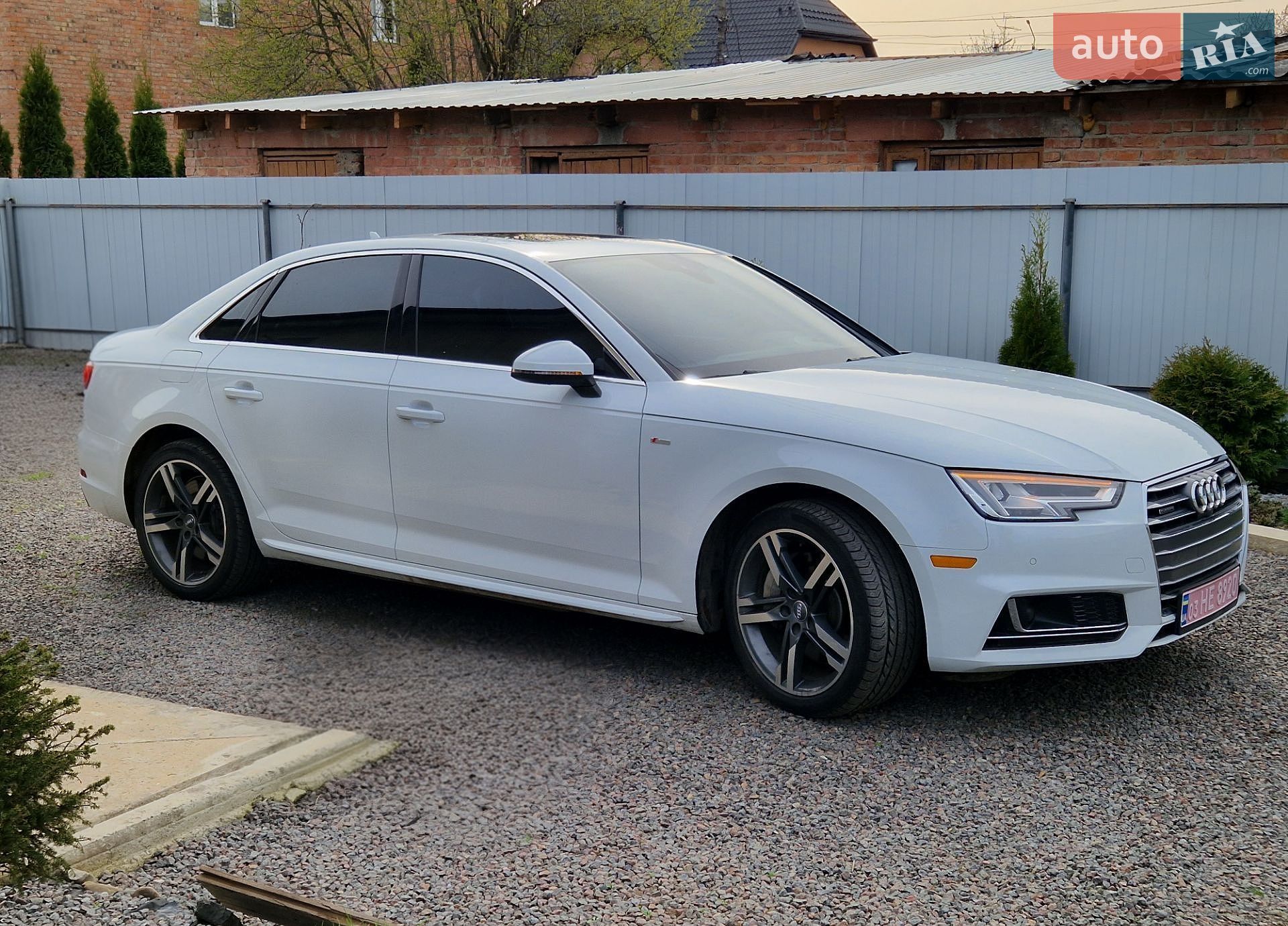 Audi A4 2017 VIN WAUFNAF43HN011808 фото оголошення 10 з 43