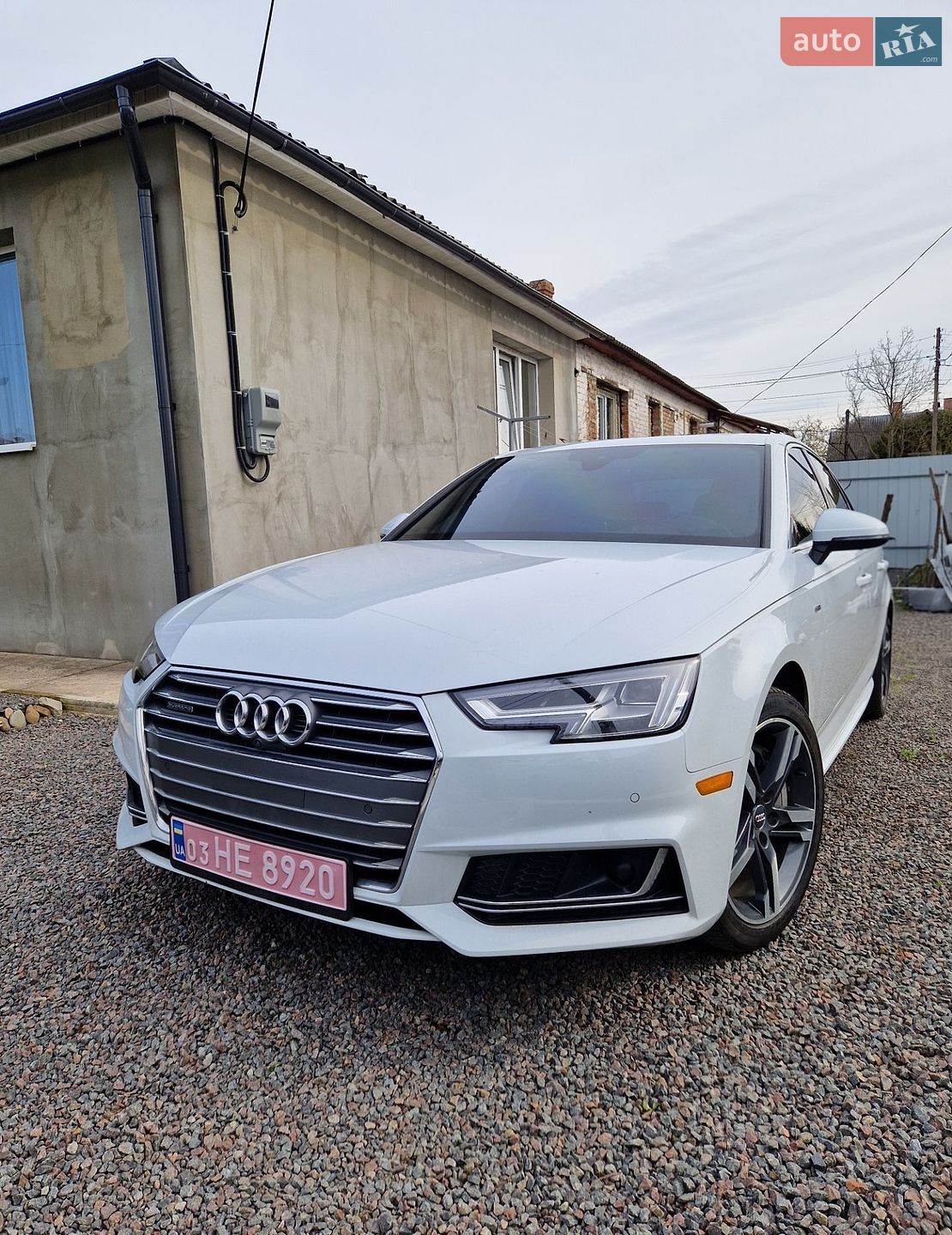Audi A4 2017 VIN WAUFNAF43HN011808 фото оголошення 3 з 43