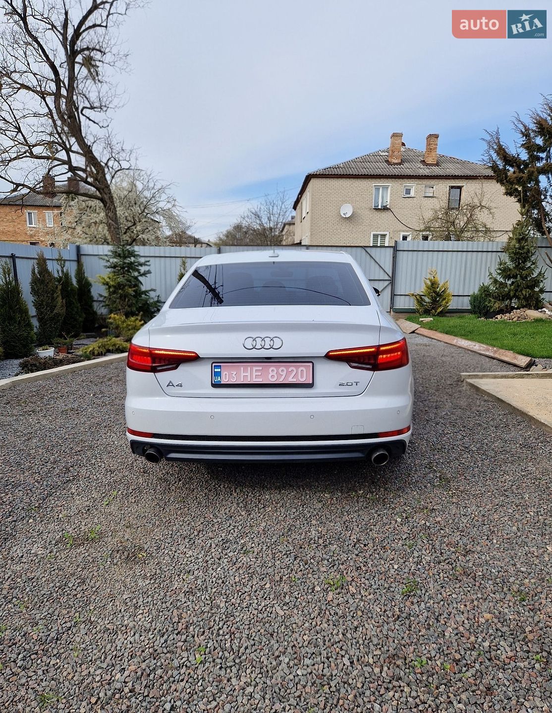 Audi A4 2017 VIN WAUFNAF43HN011808 фото оголошення 12 з 43