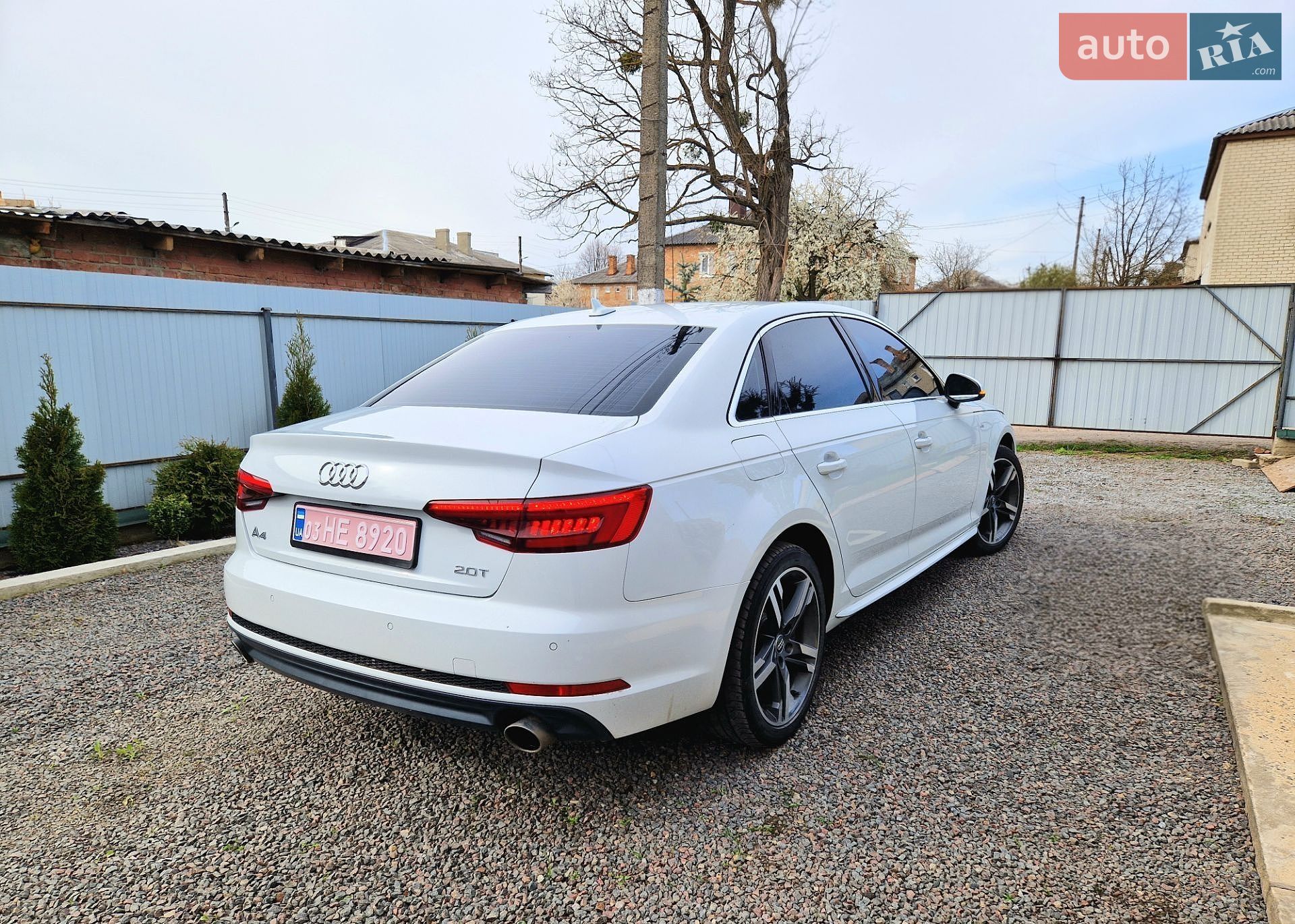 Audi A4 2017 VIN WAUFNAF43HN011808 фото оголошення 11 з 43