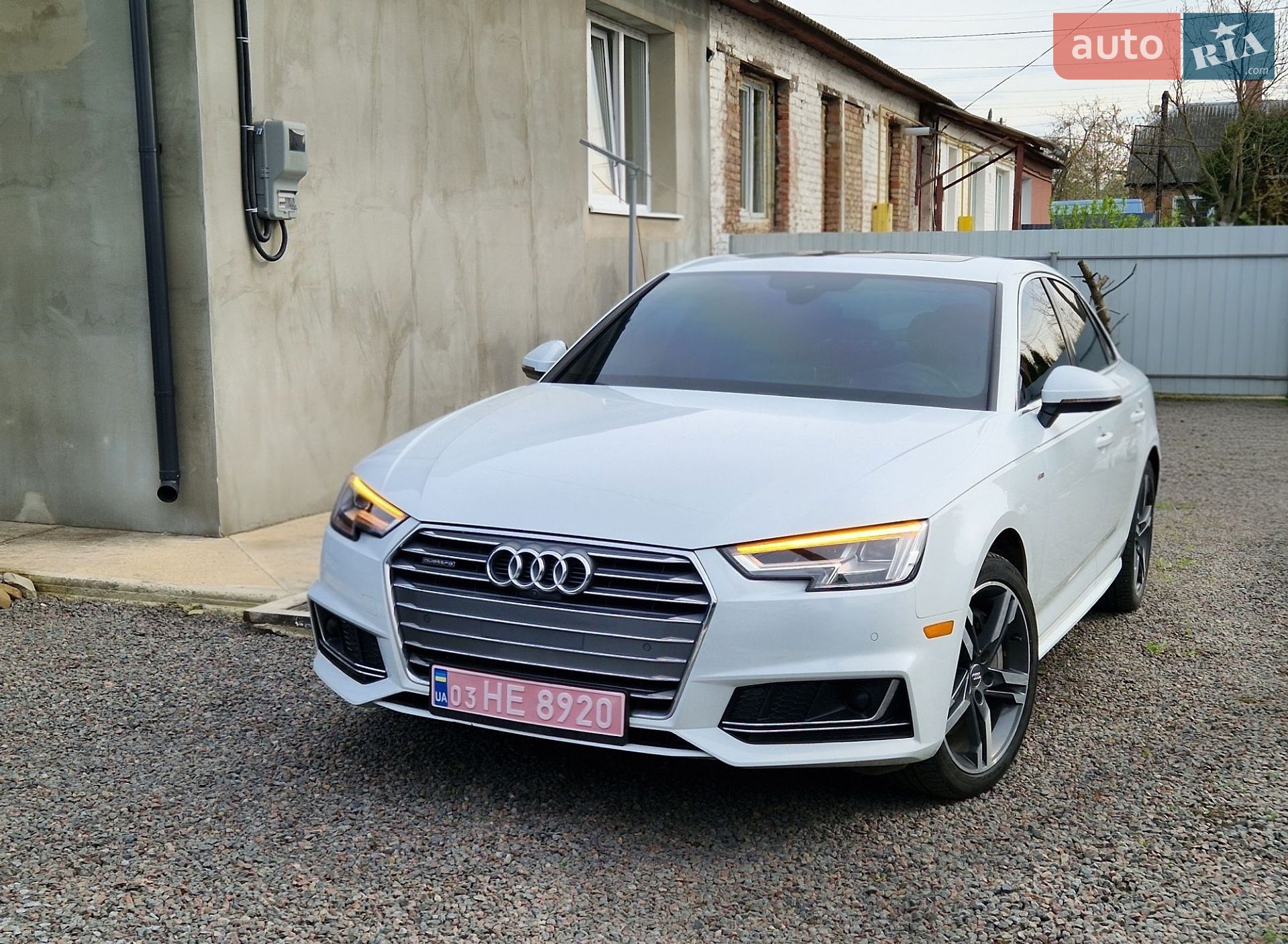 Audi A4 2017 VIN WAUFNAF43HN011808 фото оголошення 6 з 43