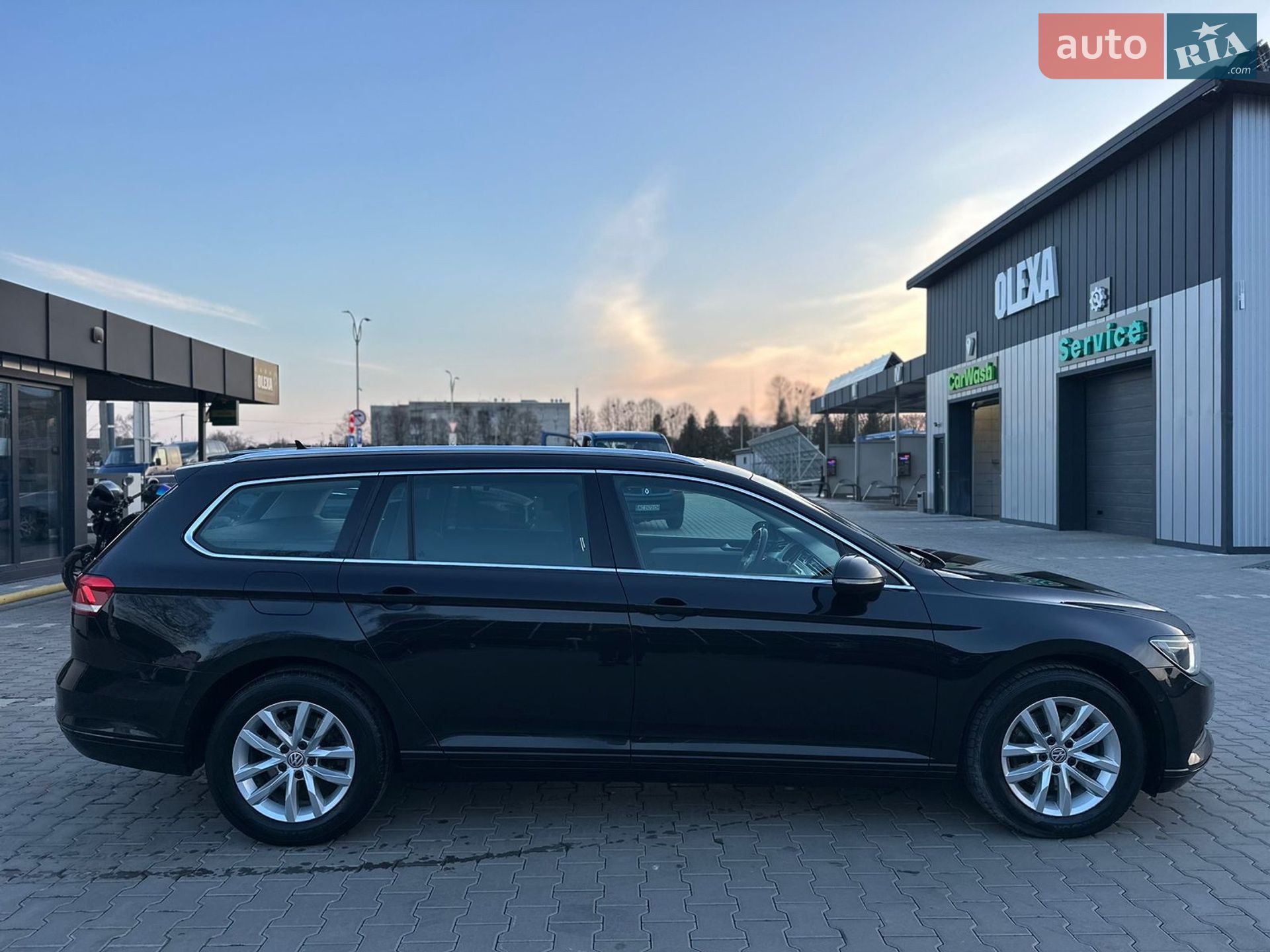 Volkswagen Passat 2017 VIN WVWZZZ3CZHP027183 фото оголошення 2 з 30