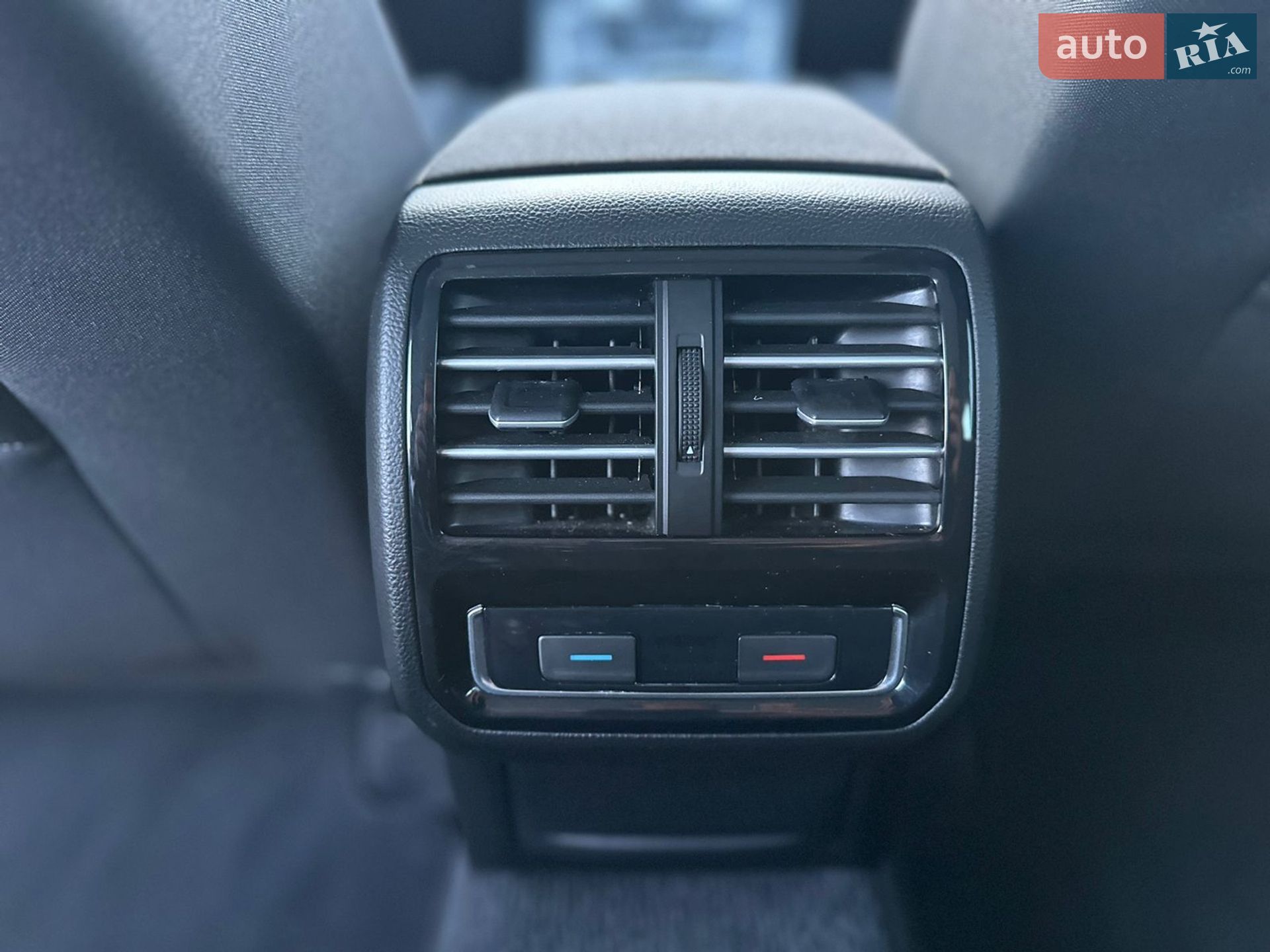 Volkswagen Passat 2017 VIN WVWZZZ3CZHP027183 фото оголошення 17 з 30