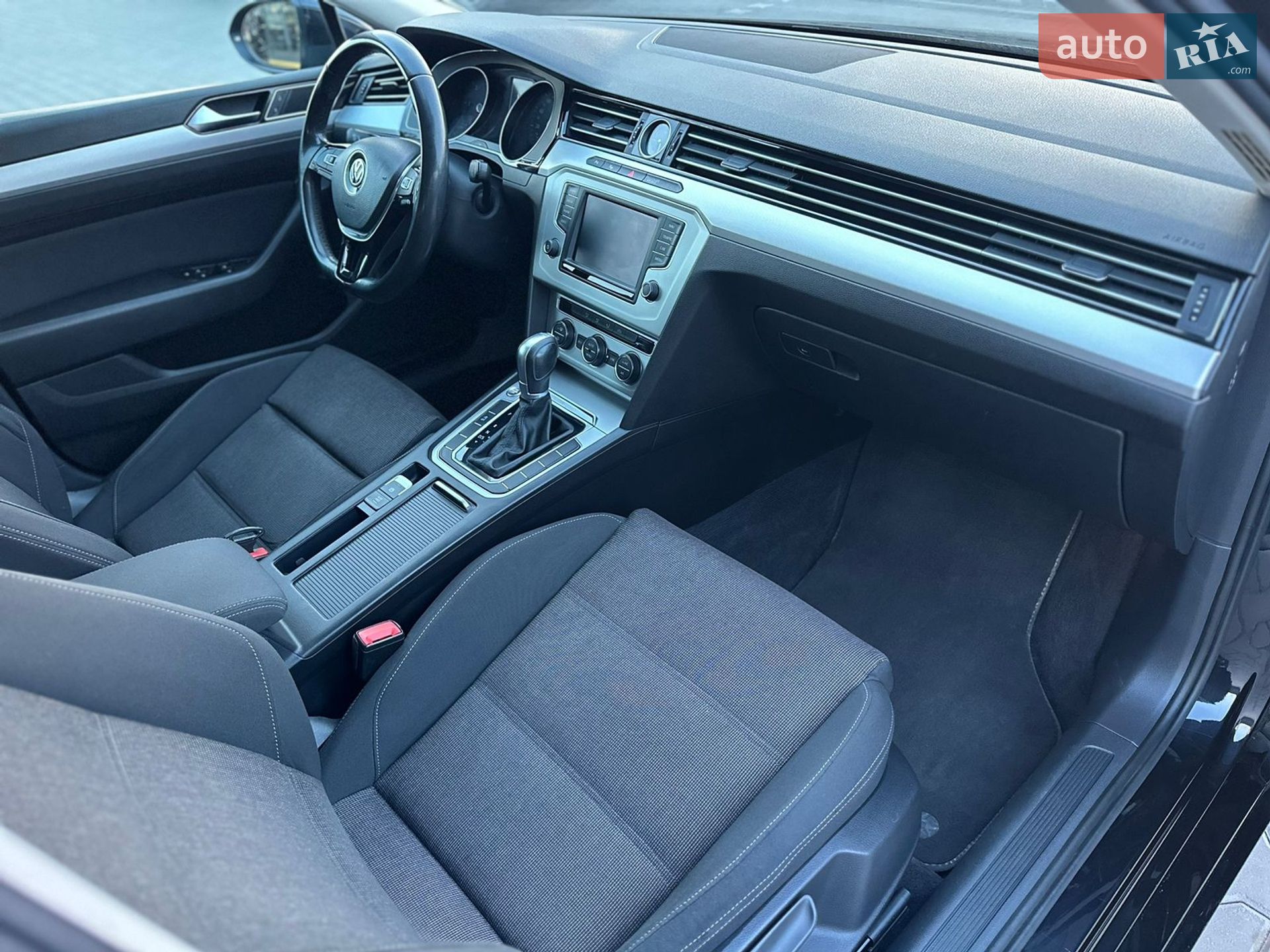 Volkswagen Passat 2017 VIN WVWZZZ3CZHP027183 фото оголошення 24 з 30