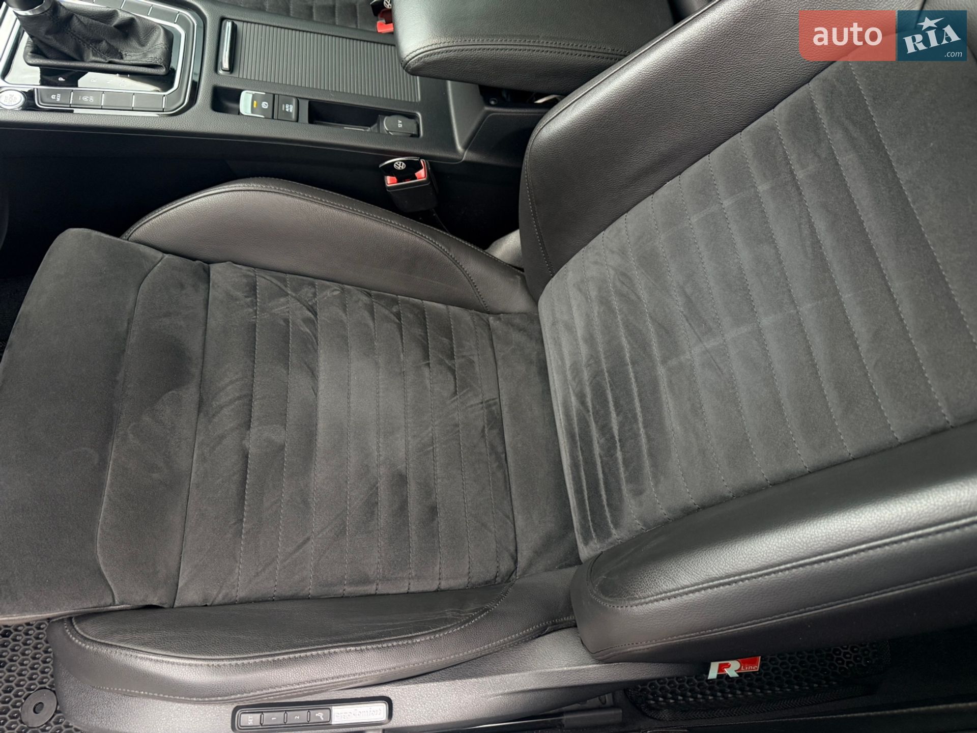 Volkswagen Passat 2018 VIN WVWZZZ3CZKE002818 фото оголошення 16 з 39