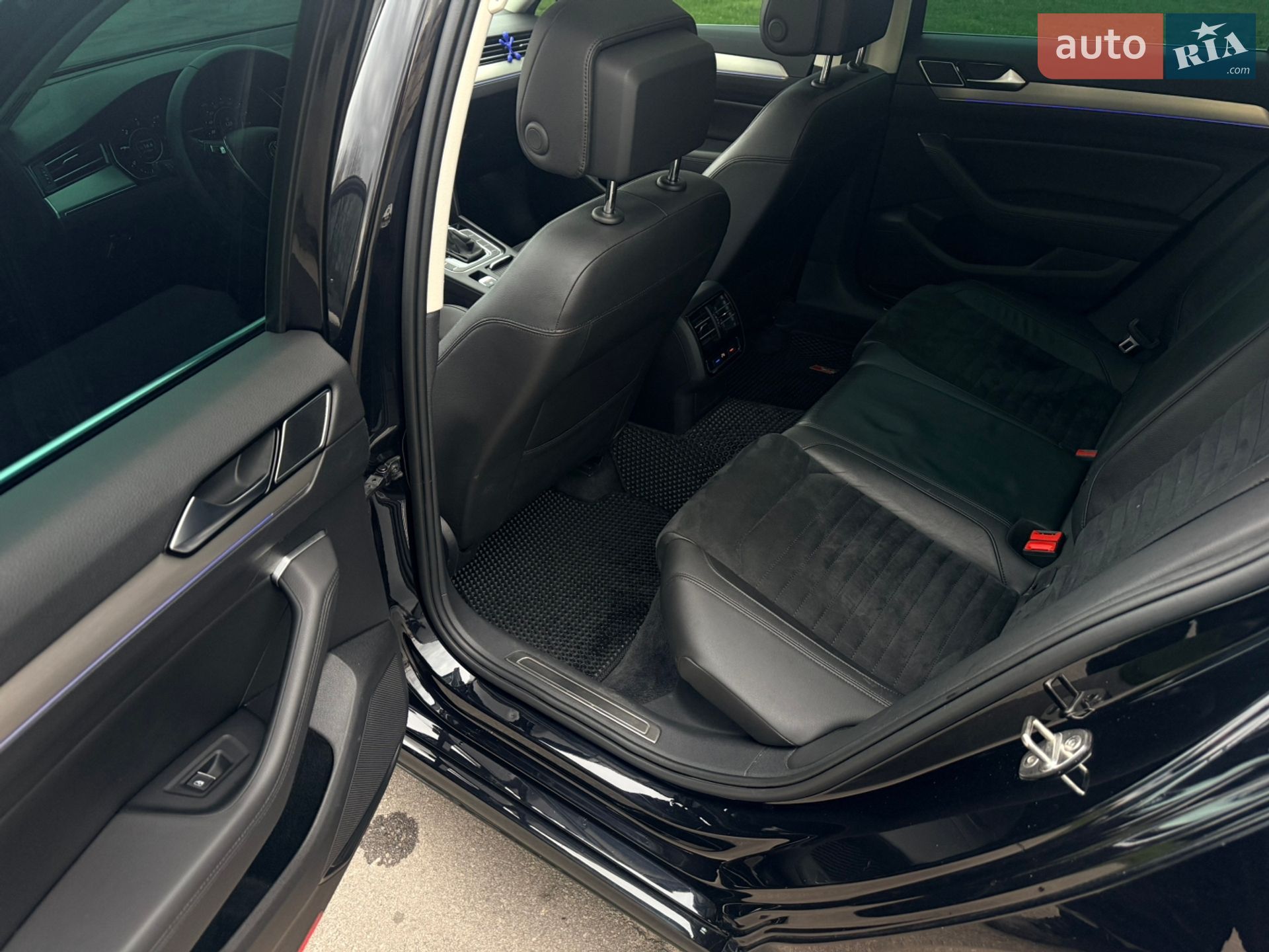 Volkswagen Passat 2018 VIN WVWZZZ3CZKE002818 фото оголошення 19 з 39