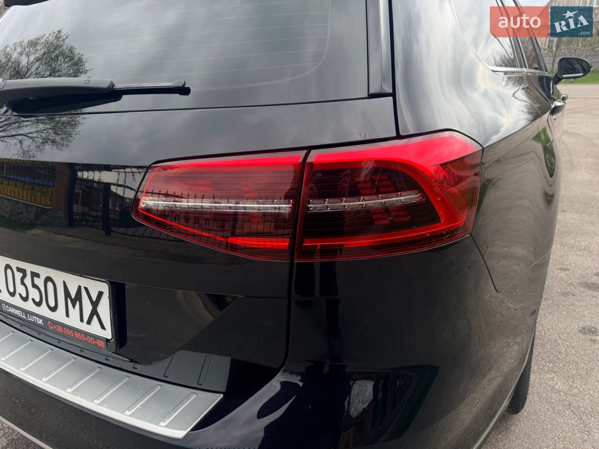 Volkswagen Passat 2018 VIN WVWZZZ3CZKE002818 фото оголошення 32 з 39