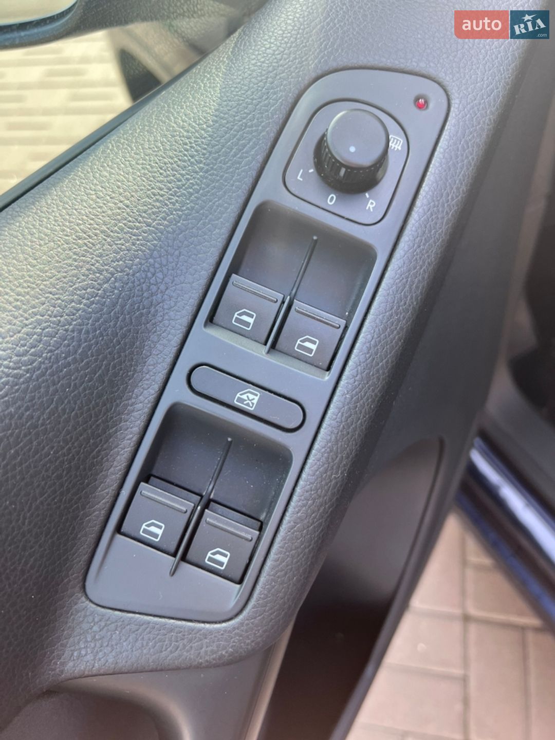 Volkswagen Tiguan 2015 VIN WVGJV7AX1FW591497 фото оголошення 18 з 31