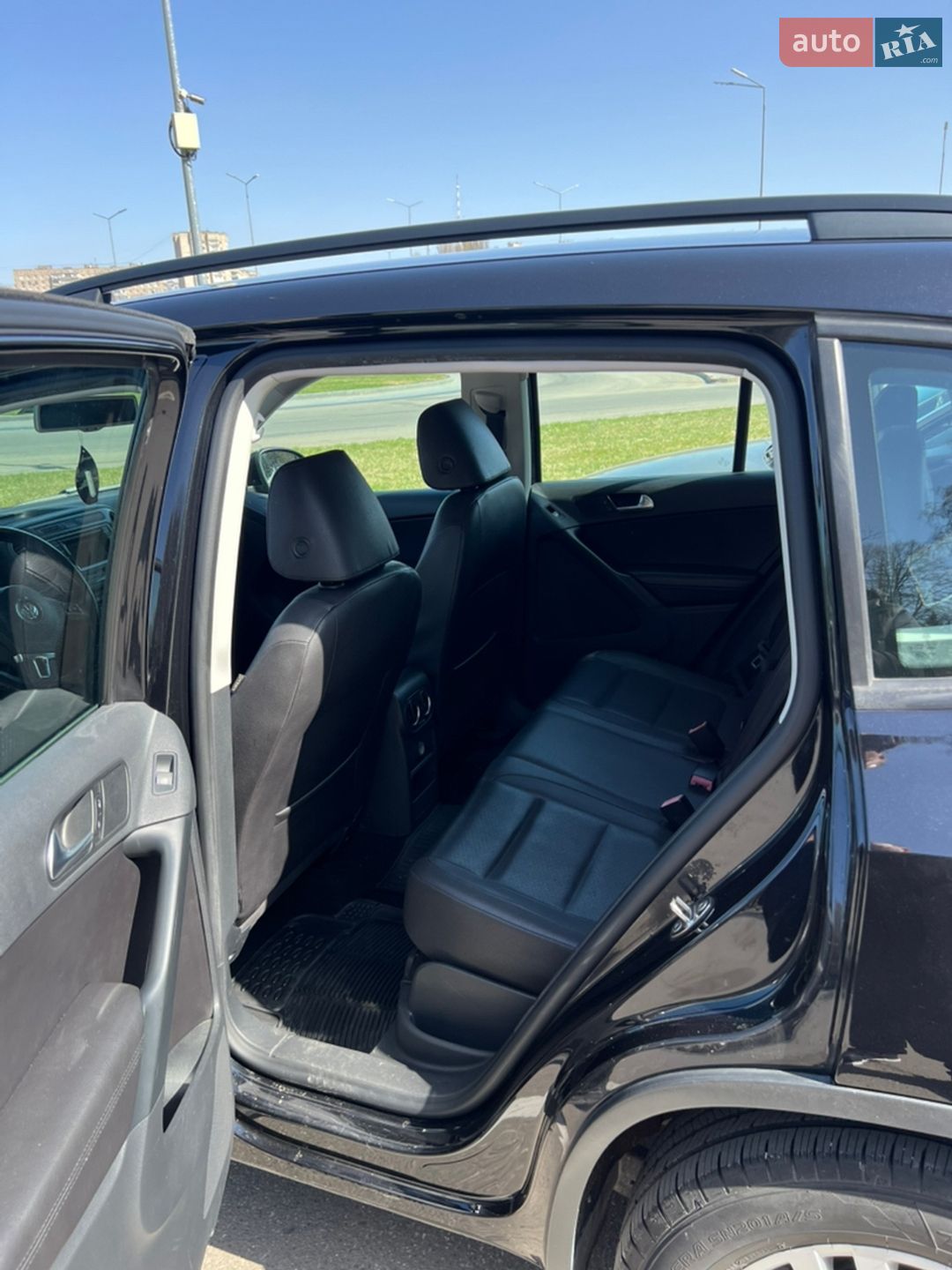 Volkswagen Tiguan 2015 VIN WVGAV7AX9GW545711 фото оголошення 11 з 16