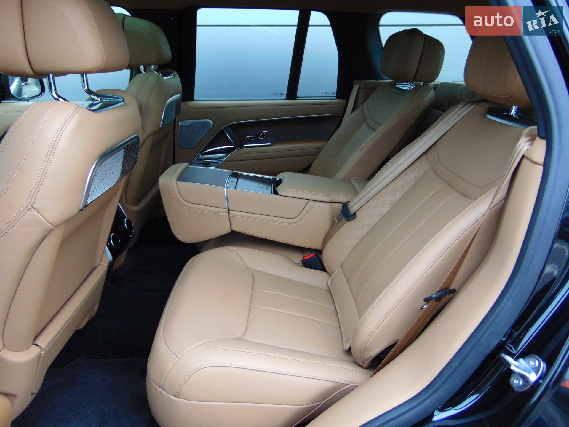 Land Rover Range Rover 2025 VIN SALKA9B93SA317573 фото оголошення 12 з 18