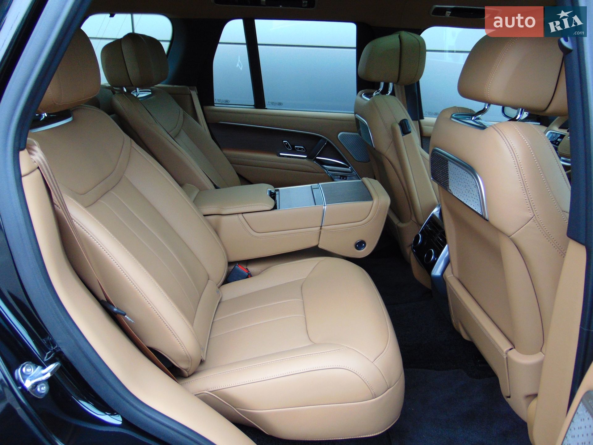 Land Rover Range Rover 2025 VIN SALKA9B93SA317573 фото оголошення 11 з 18