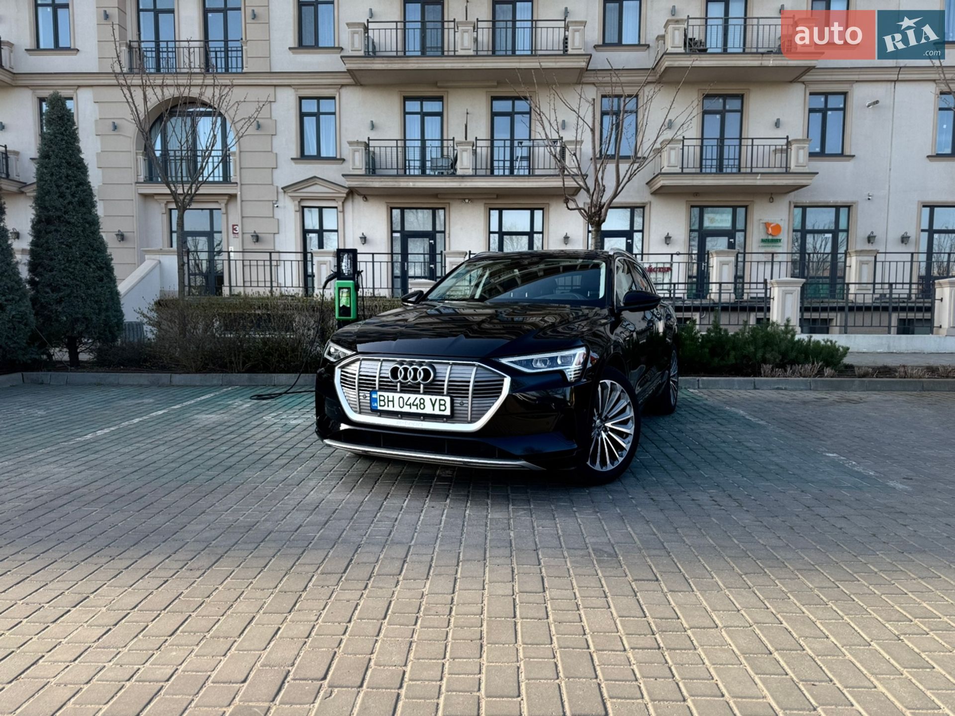 Audi e-tron 2019 VIN WA1VAAGE3KB023106 фото оголошення 3 з 24