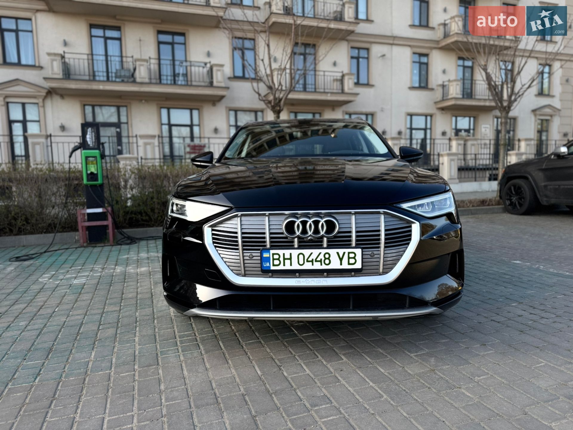 Audi e-tron 2019 VIN WA1VAAGE3KB023106 фото оголошення 2 з 24