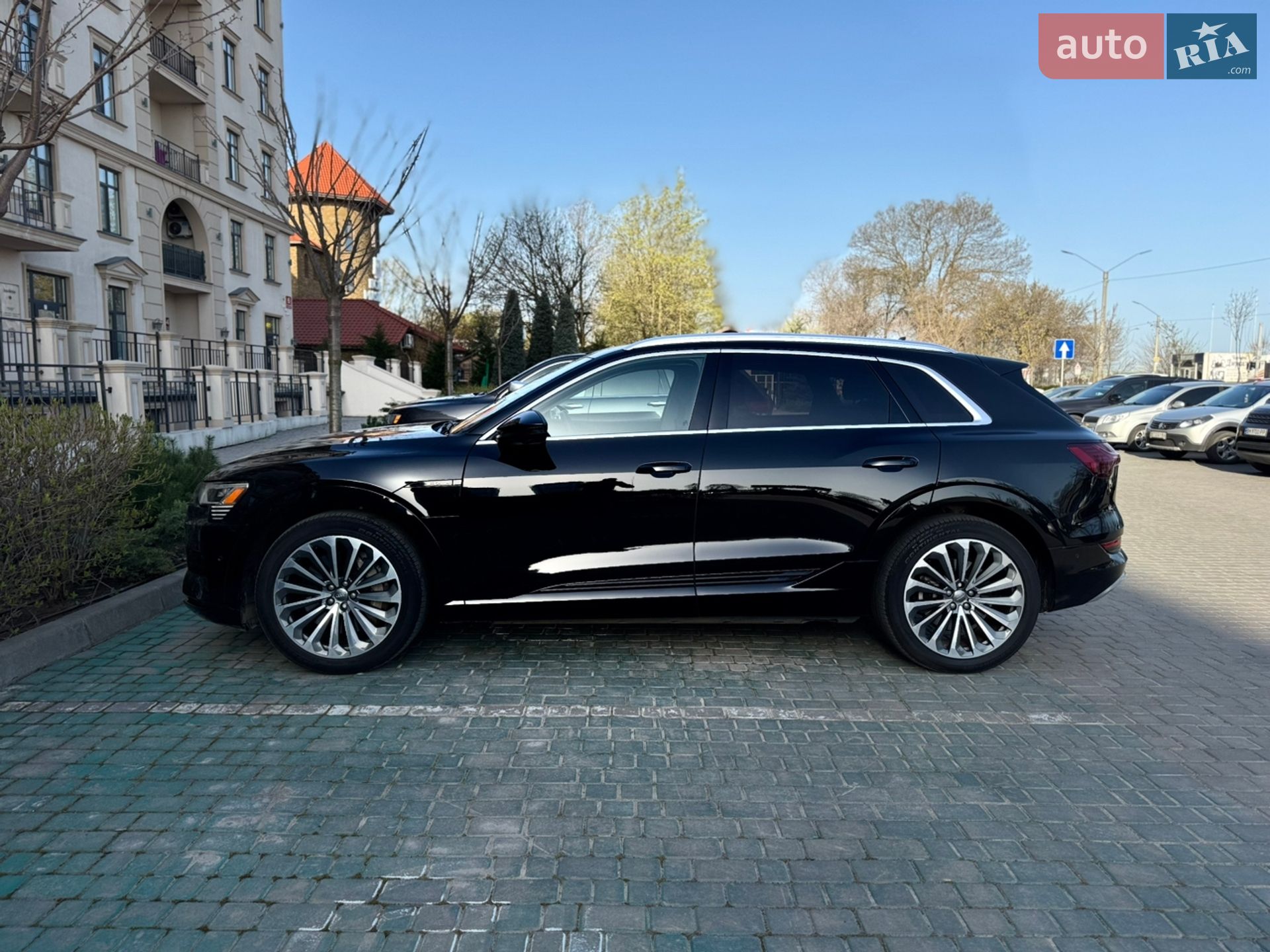 Audi e-tron 2019 VIN WA1VAAGE3KB023106 фото оголошення 7 з 24