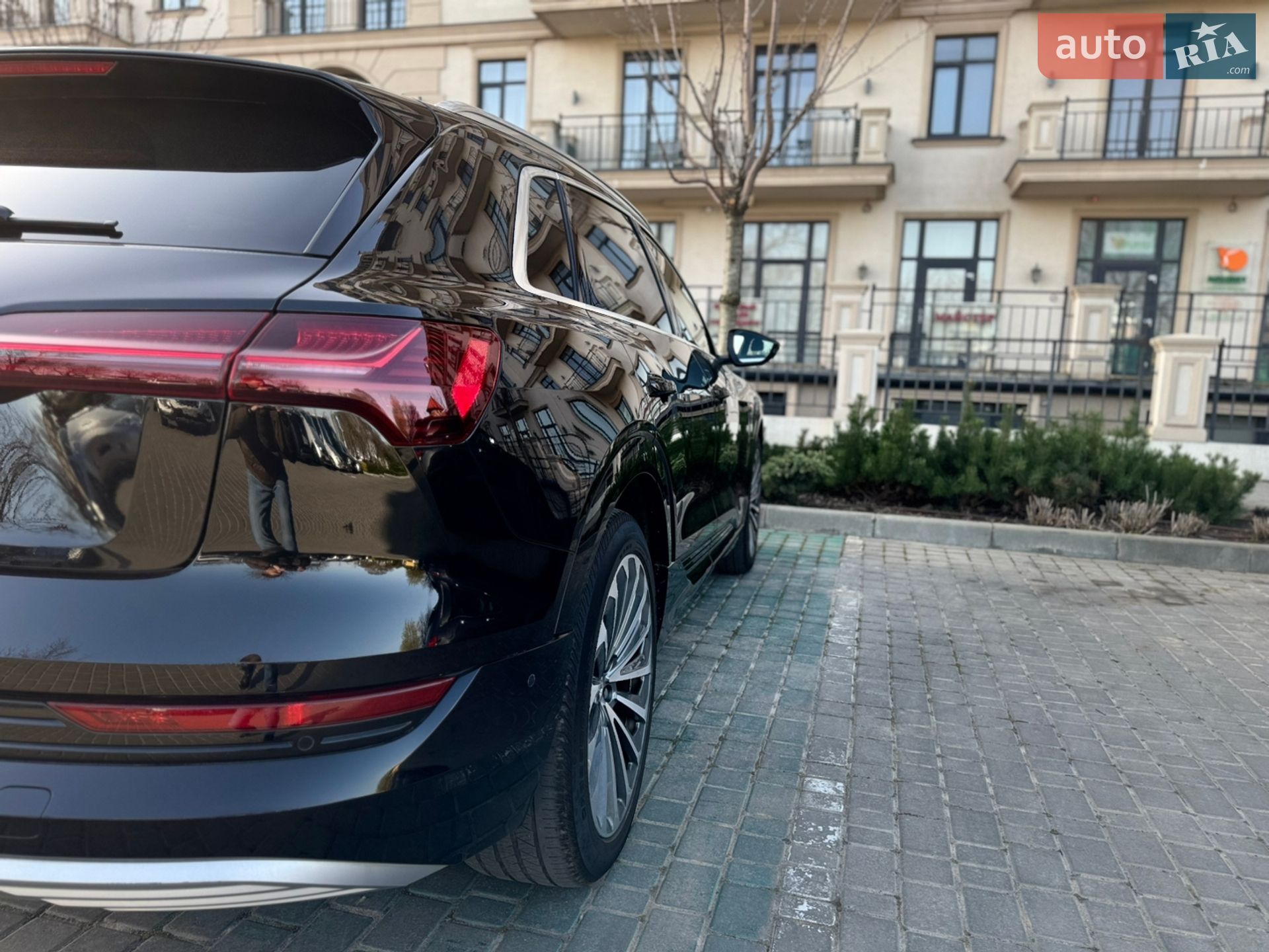 Audi e-tron 2019 VIN WA1VAAGE3KB023106 фото оголошення 9 з 24