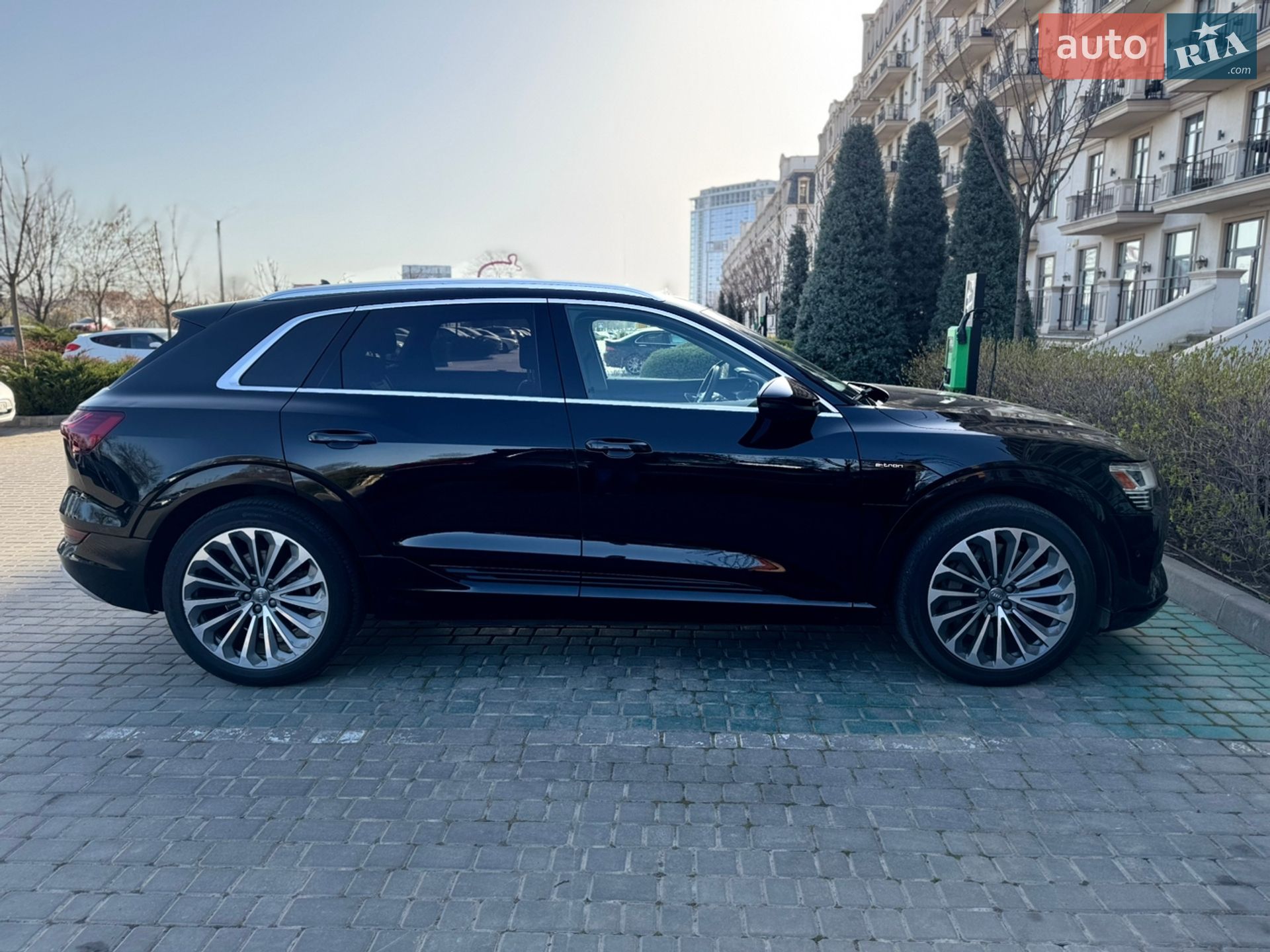 Audi e-tron 2019 VIN WA1VAAGE3KB023106 фото оголошення 12 з 24