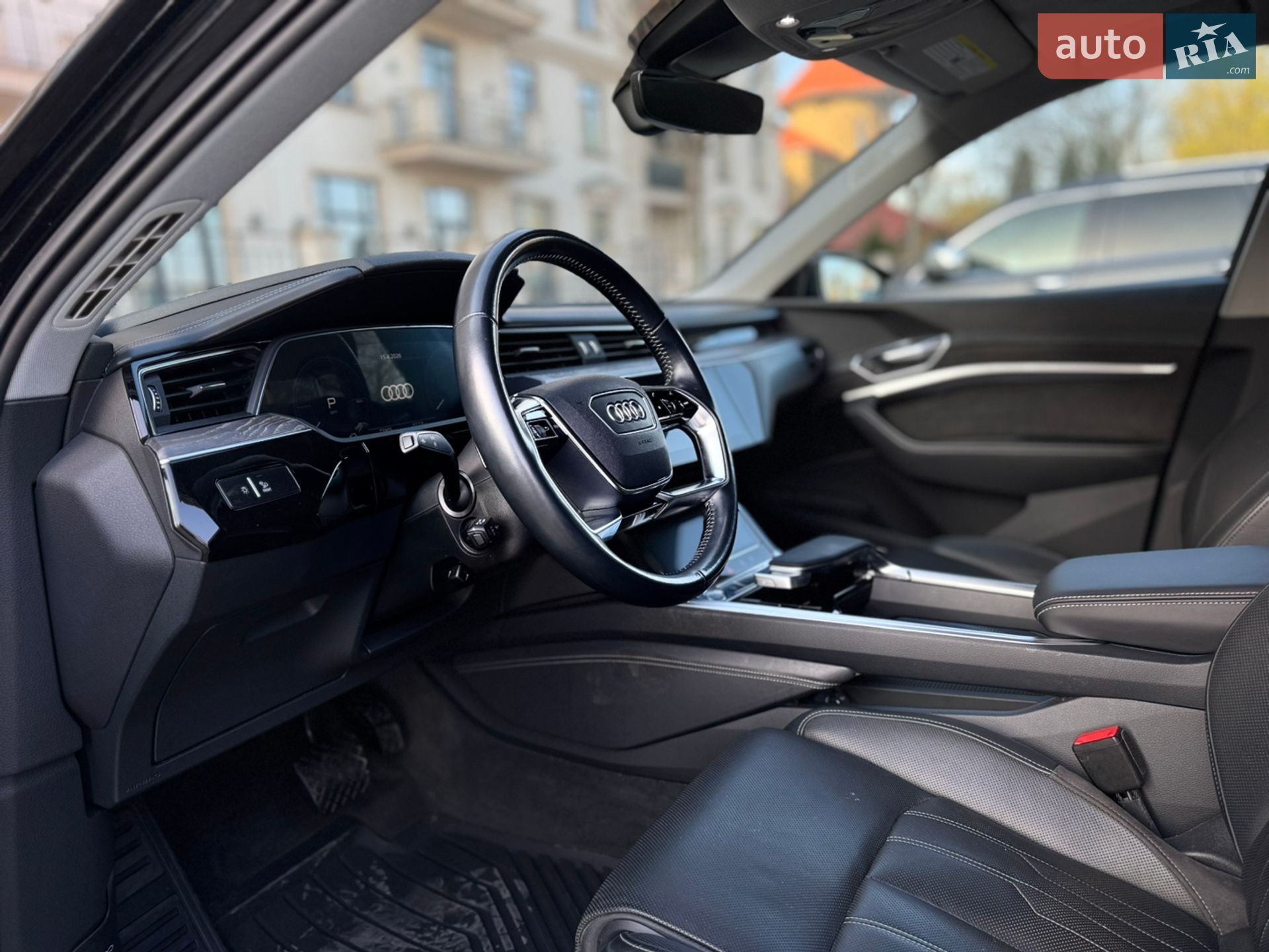 Audi e-tron 2019 VIN WA1VAAGE3KB023106 фото оголошення 17 з 24
