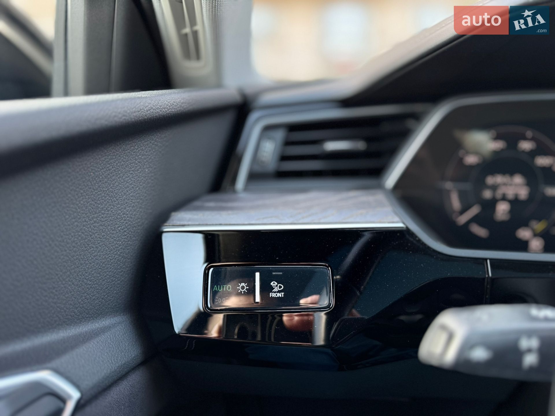 Audi e-tron 2019 VIN WA1VAAGE3KB023106 фото оголошення 19 з 24