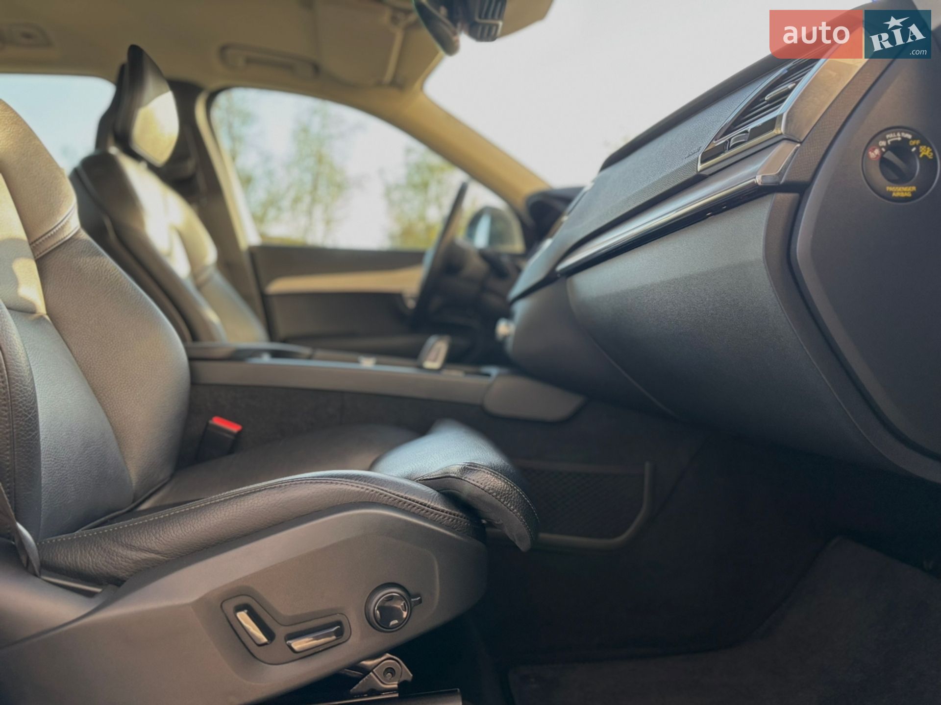 Volvo XC90 2020 VIN YV1LCK2VCM1685454 фото оголошення 53 з 61