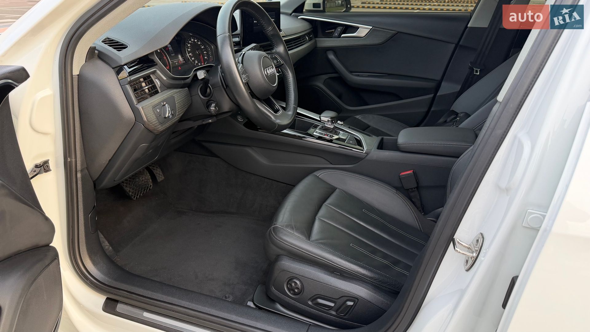 Audi A4 2020 VIN WAUGMAF45LN008750 фото оголошення 5 з 15