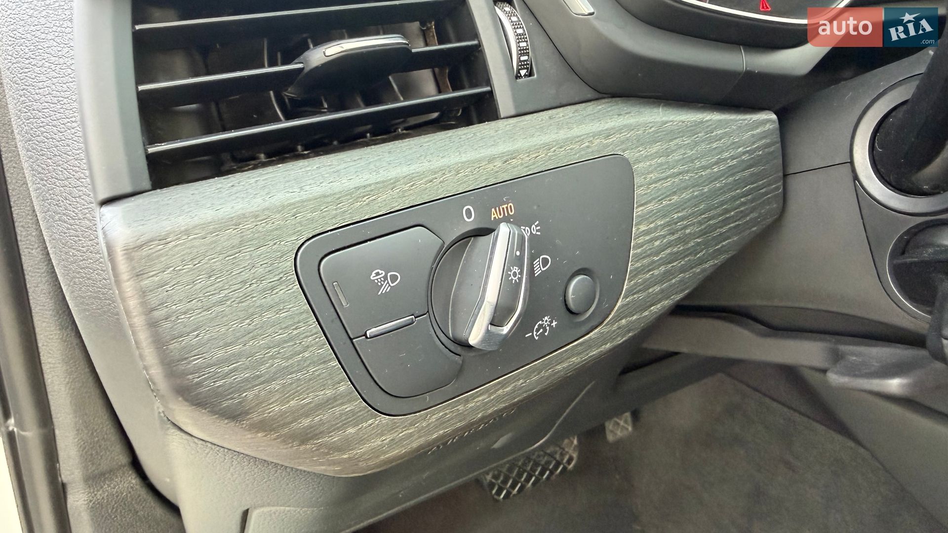 Audi A4 2020 VIN WAUGMAF45LN008750 фото оголошення 12 з 15
