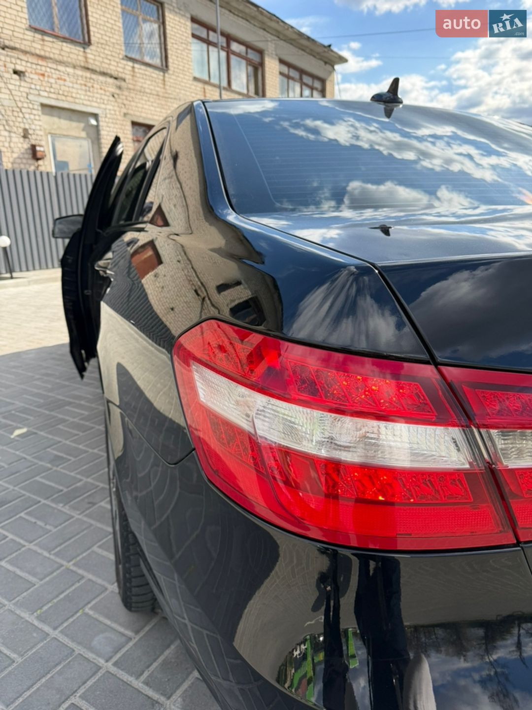 Mercedes-Benz E-Class 2011 VIN WDD2120411A510954 фото оголошення 21 з 24