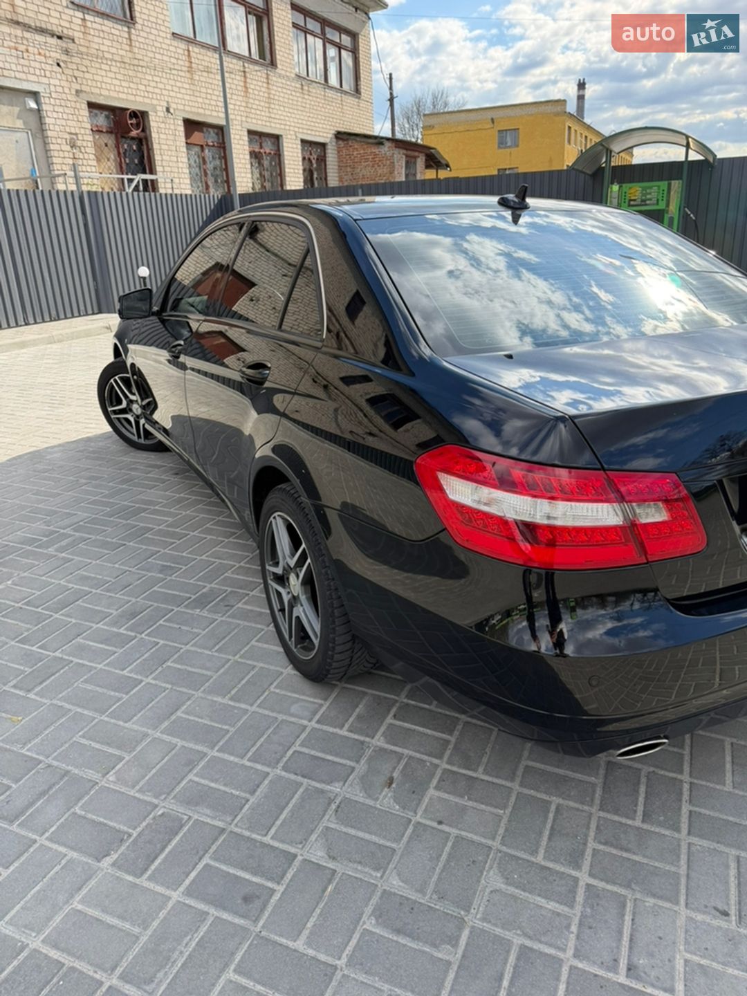 Mercedes-Benz E-Class 2011 VIN WDD2120411A510954 фото оголошення 11 з 24