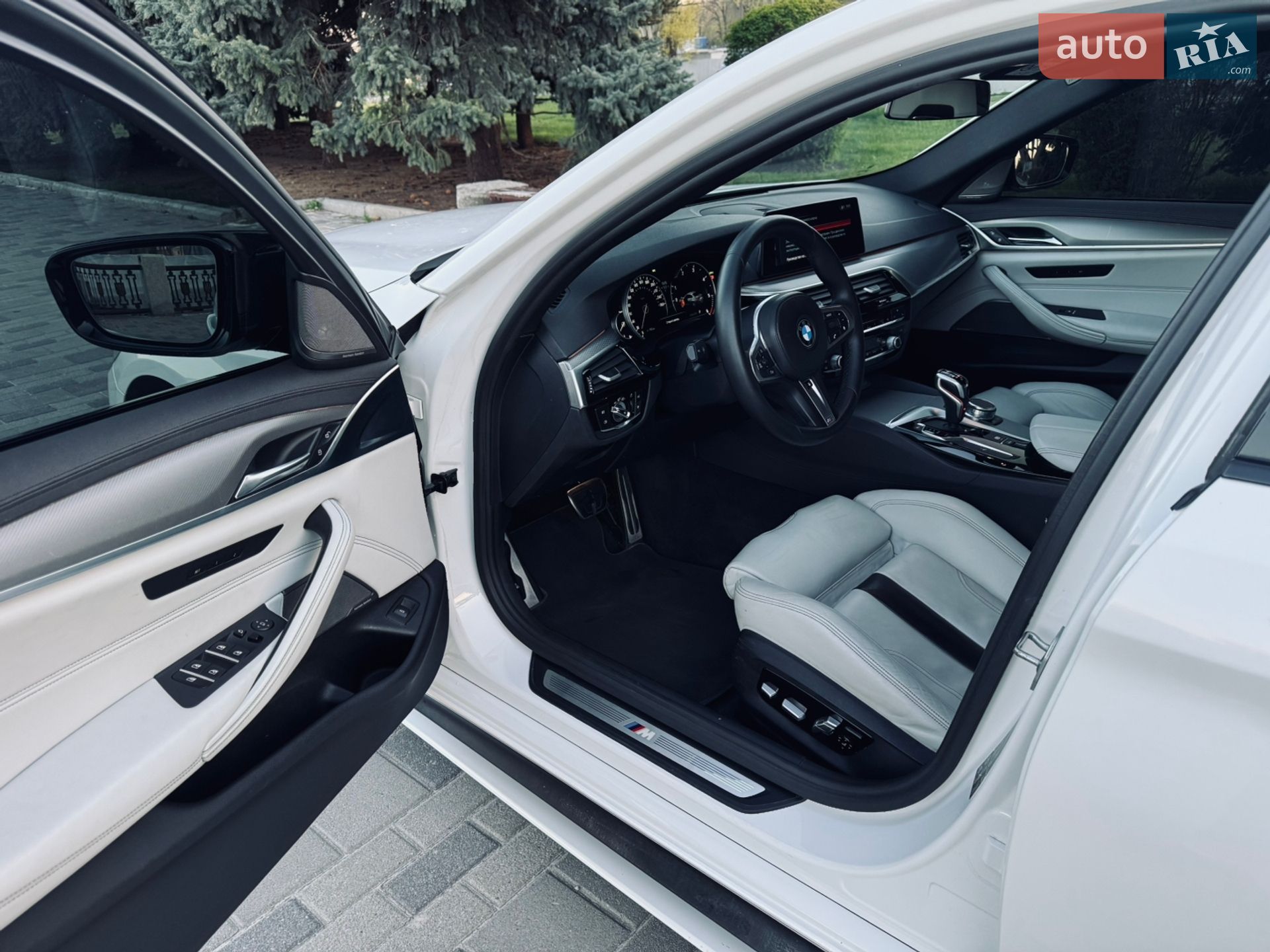 BMW 5 Series 2017 VIN WBAJC51050G468558 фото оголошення 16 з 55