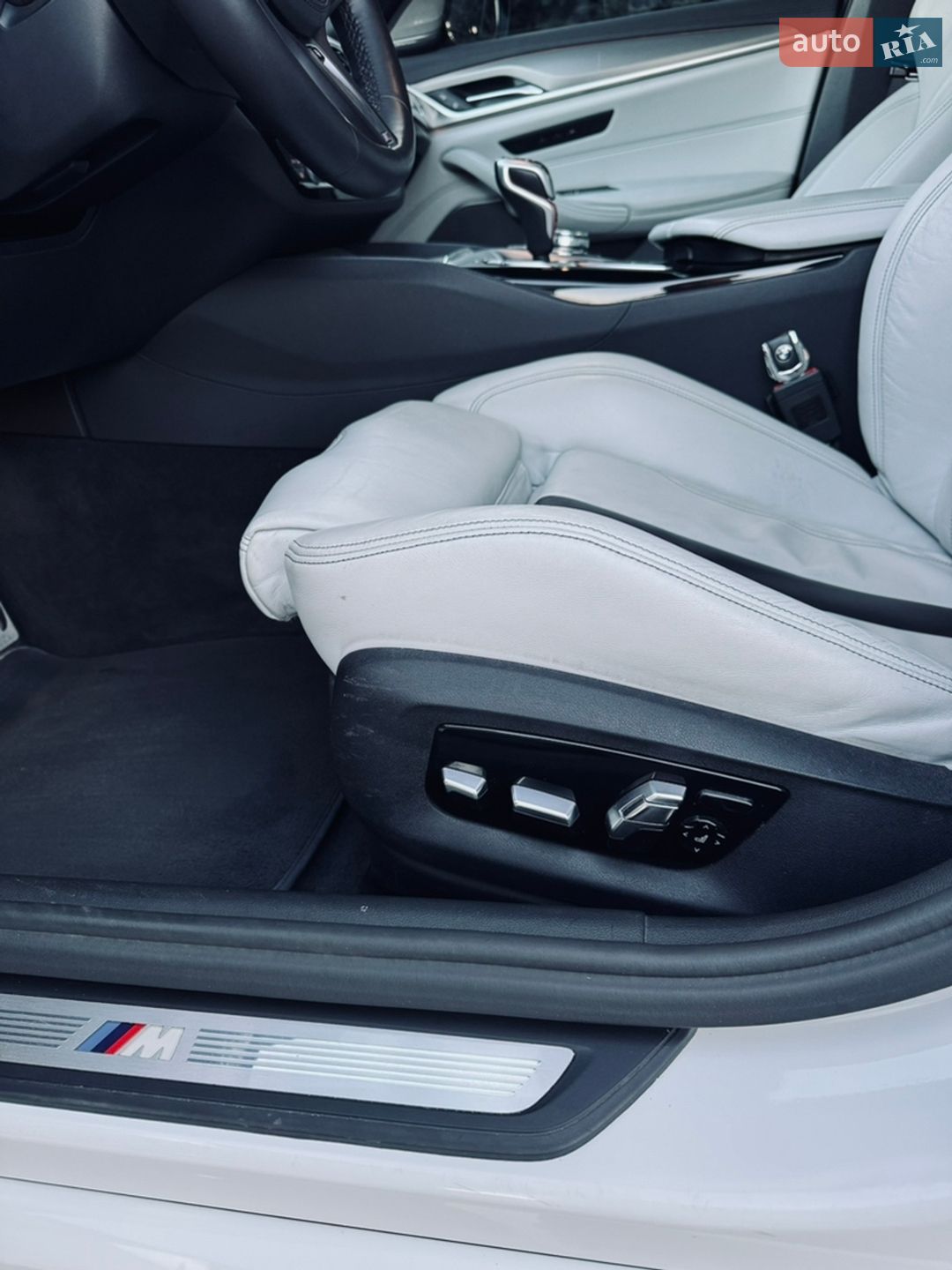 BMW 5 Series 2017 VIN WBAJC51050G468558 фото оголошення 24 з 55