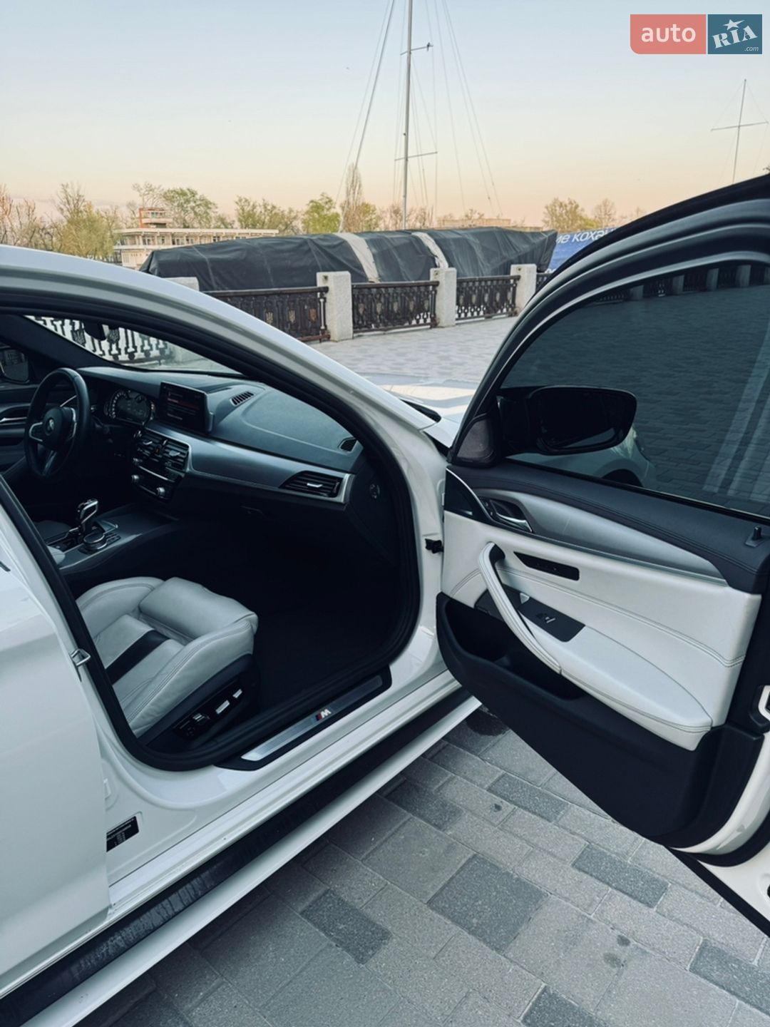 BMW 5 Series 2017 VIN WBAJC51050G468558 фото оголошення 33 з 55
