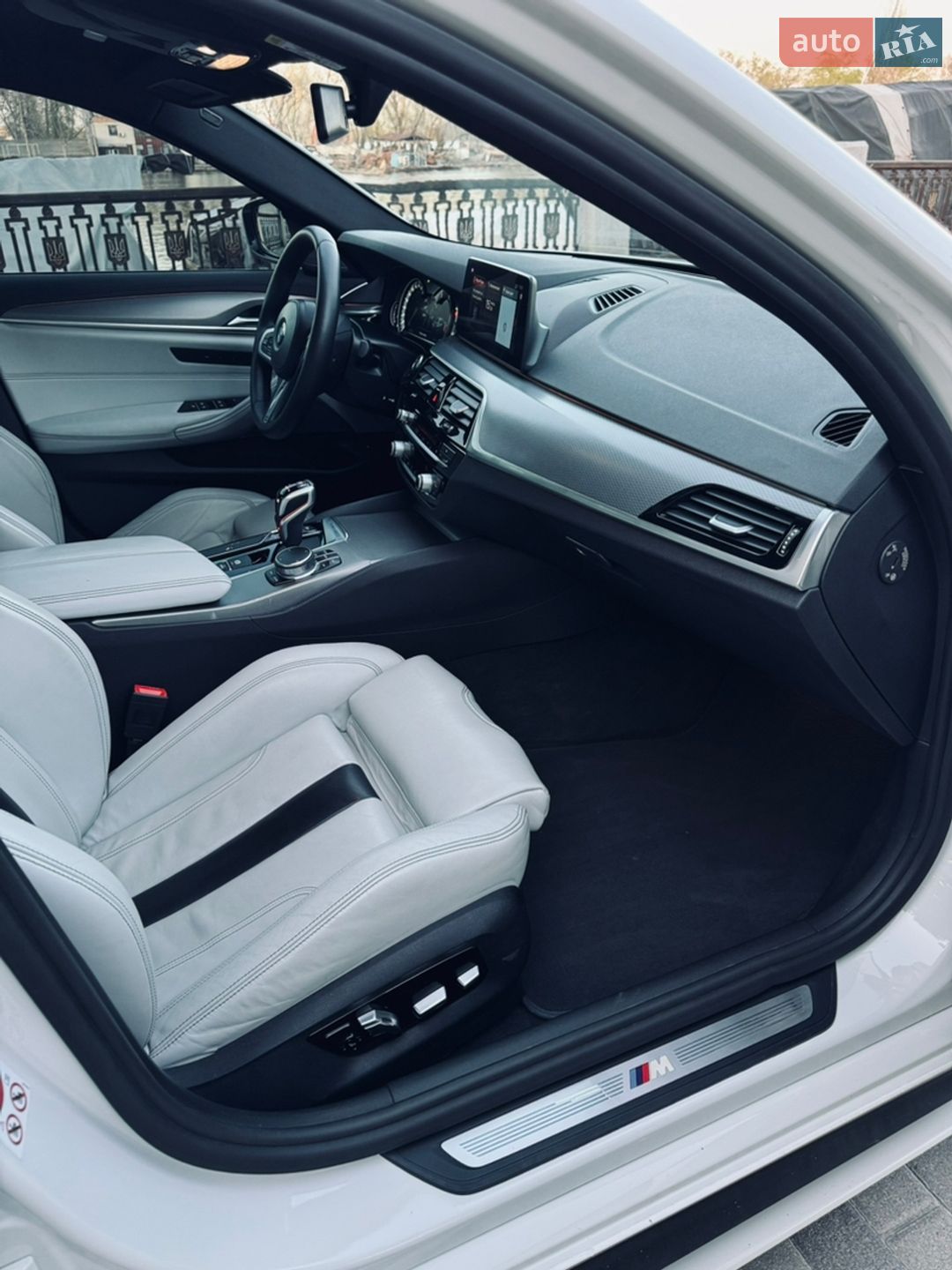 BMW 5 Series 2017 VIN WBAJC51050G468558 фото оголошення 34 з 55