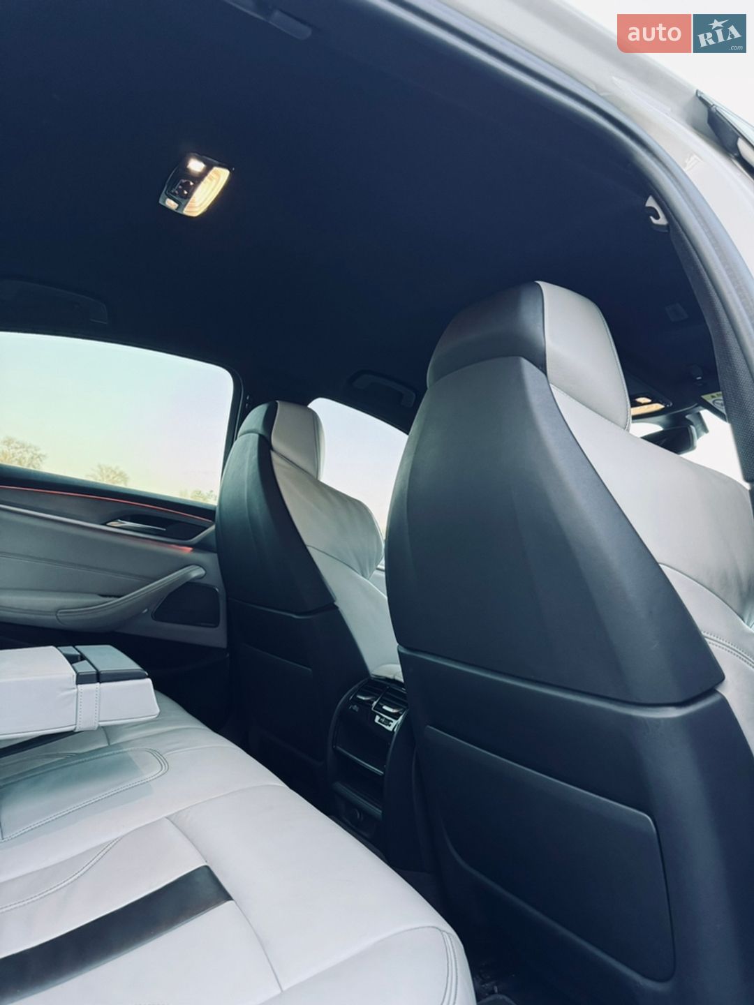 BMW 5 Series 2017 VIN WBAJC51050G468558 фото оголошення 40 з 55