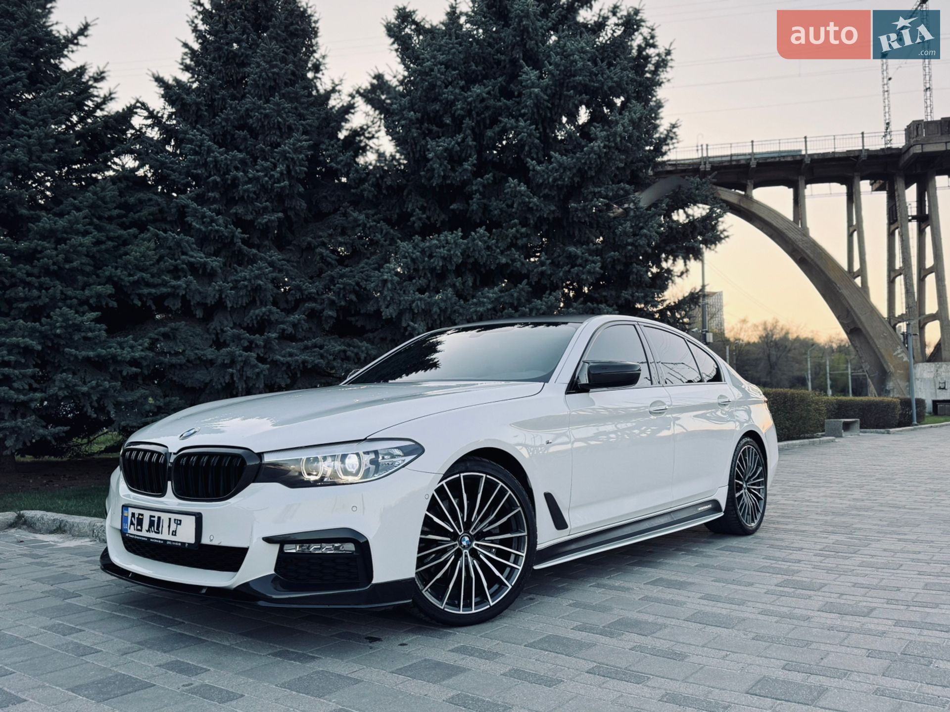 BMW 5 Series 2017 VIN WBAJC51050G468558 фото оголошення 2 з 55