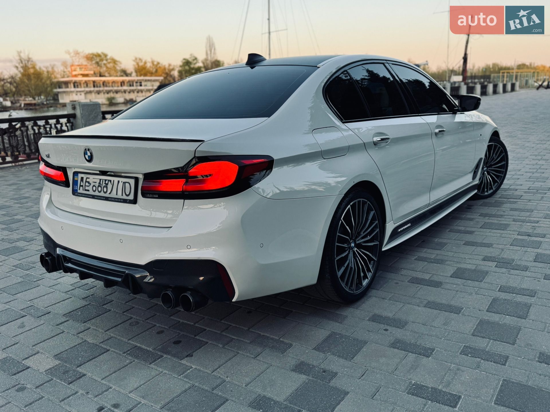 BMW 5 Series 2017 VIN WBAJC51050G468558 фото оголошення 4 з 55