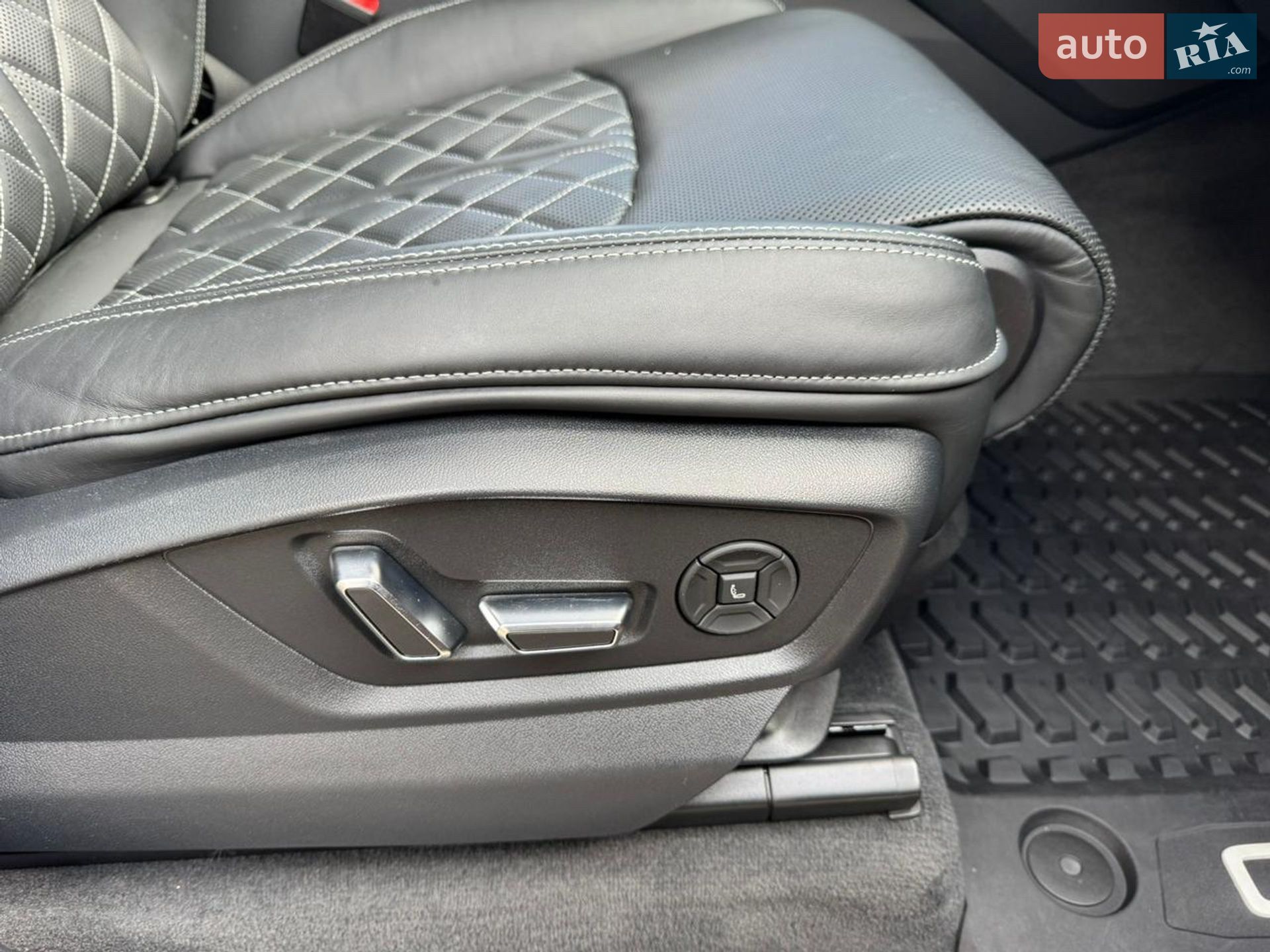 Audi Q8 2020 VIN WAUZZZF15LD016304 фото оголошення 23 з 36