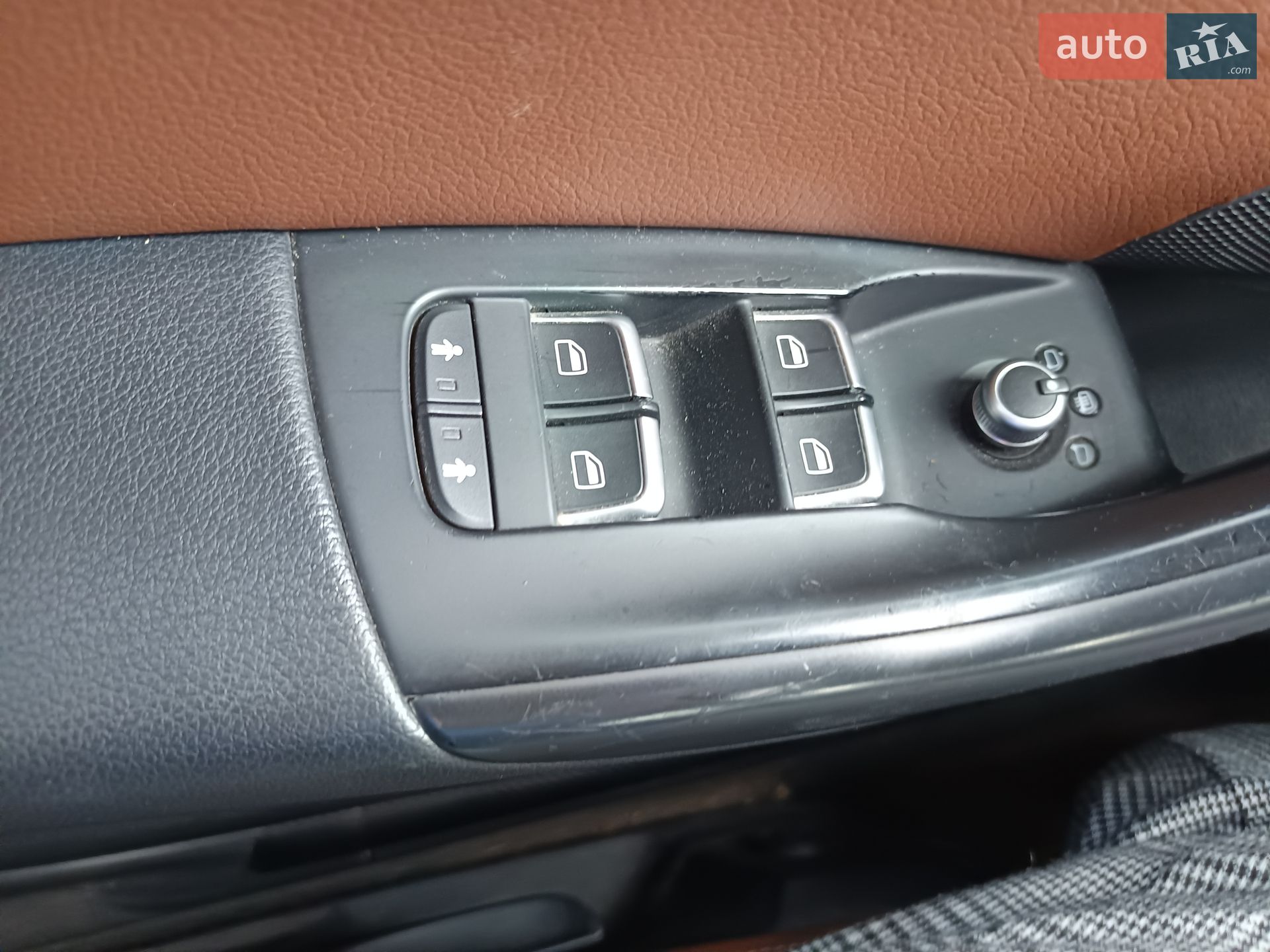 Audi Q3 2012 VIN WAUZZZ8U3DR054111 фото оголошення 36 з 44