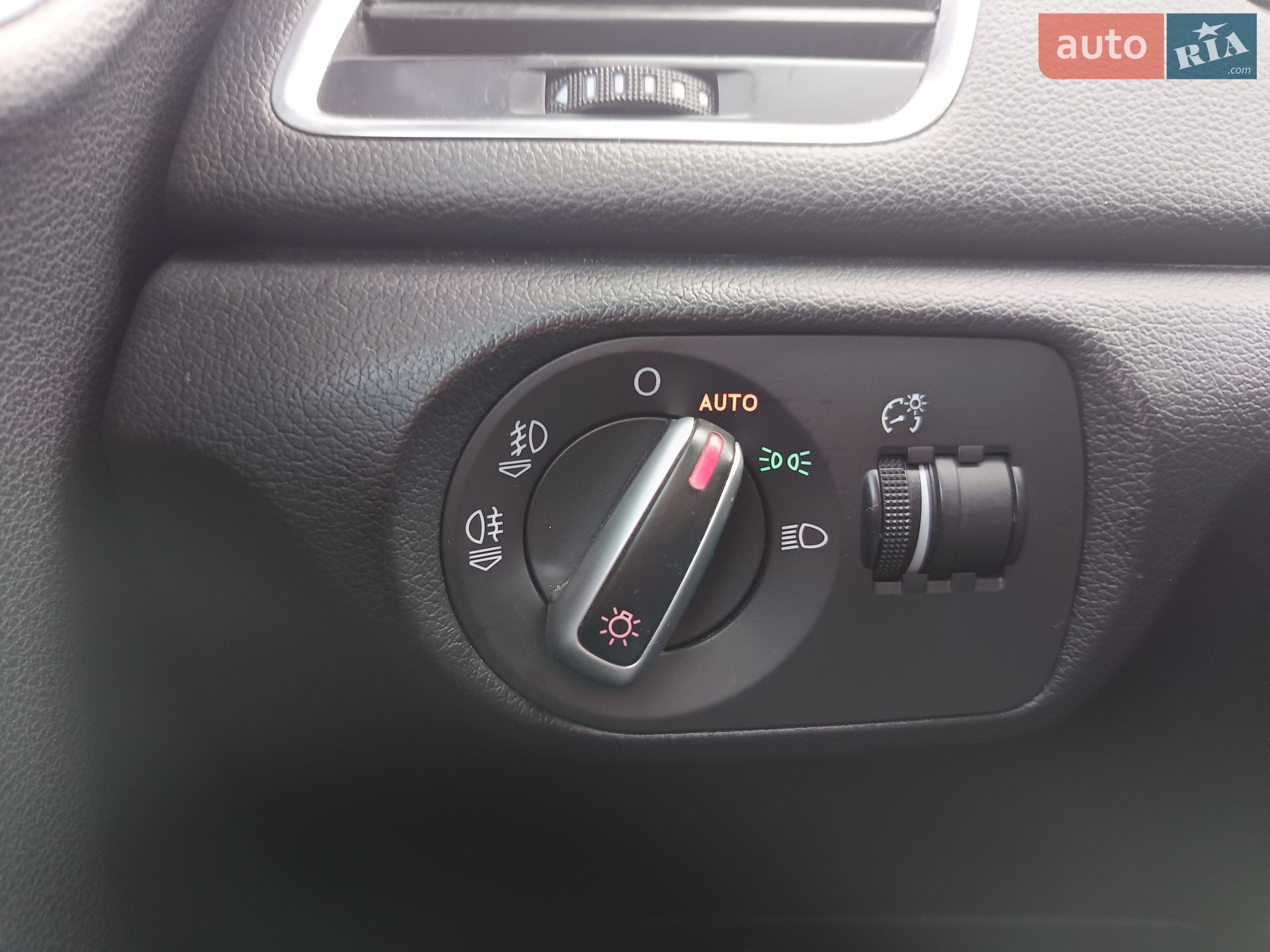 Audi Q3 2012 VIN WAUZZZ8U3DR054111 фото оголошення 37 з 44
