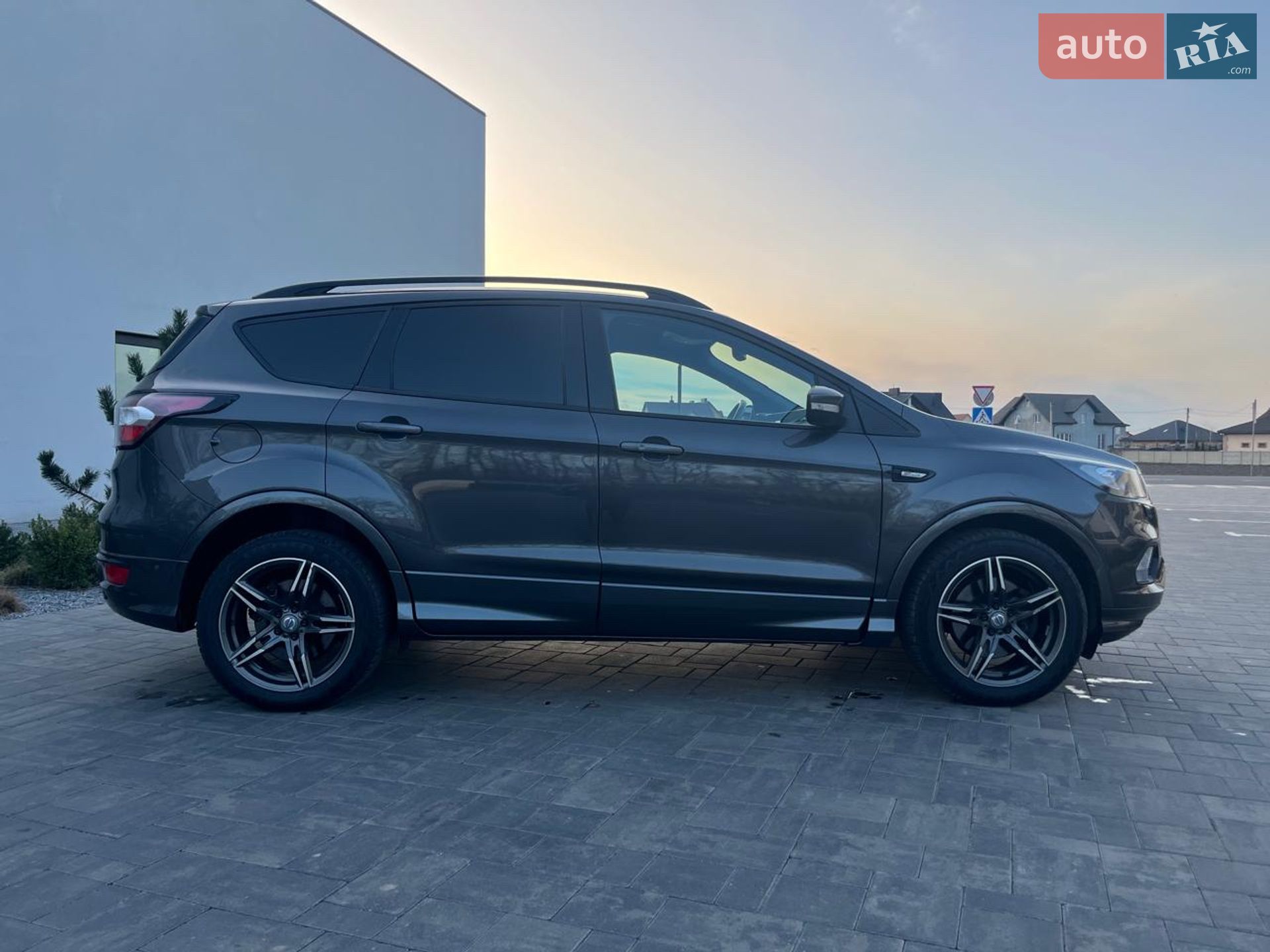 Ford Kuga 2018 VIN WF0AXXWPMAJY22208 фото оголошення 11 з 95