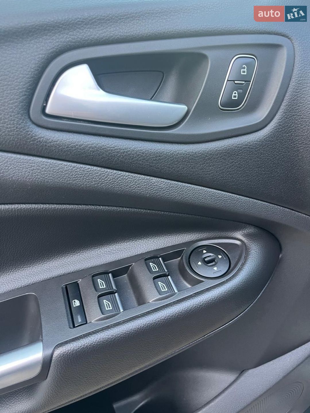 Ford Kuga 2018 VIN WF0AXXWPMAJY22208 фото оголошення 40 з 95