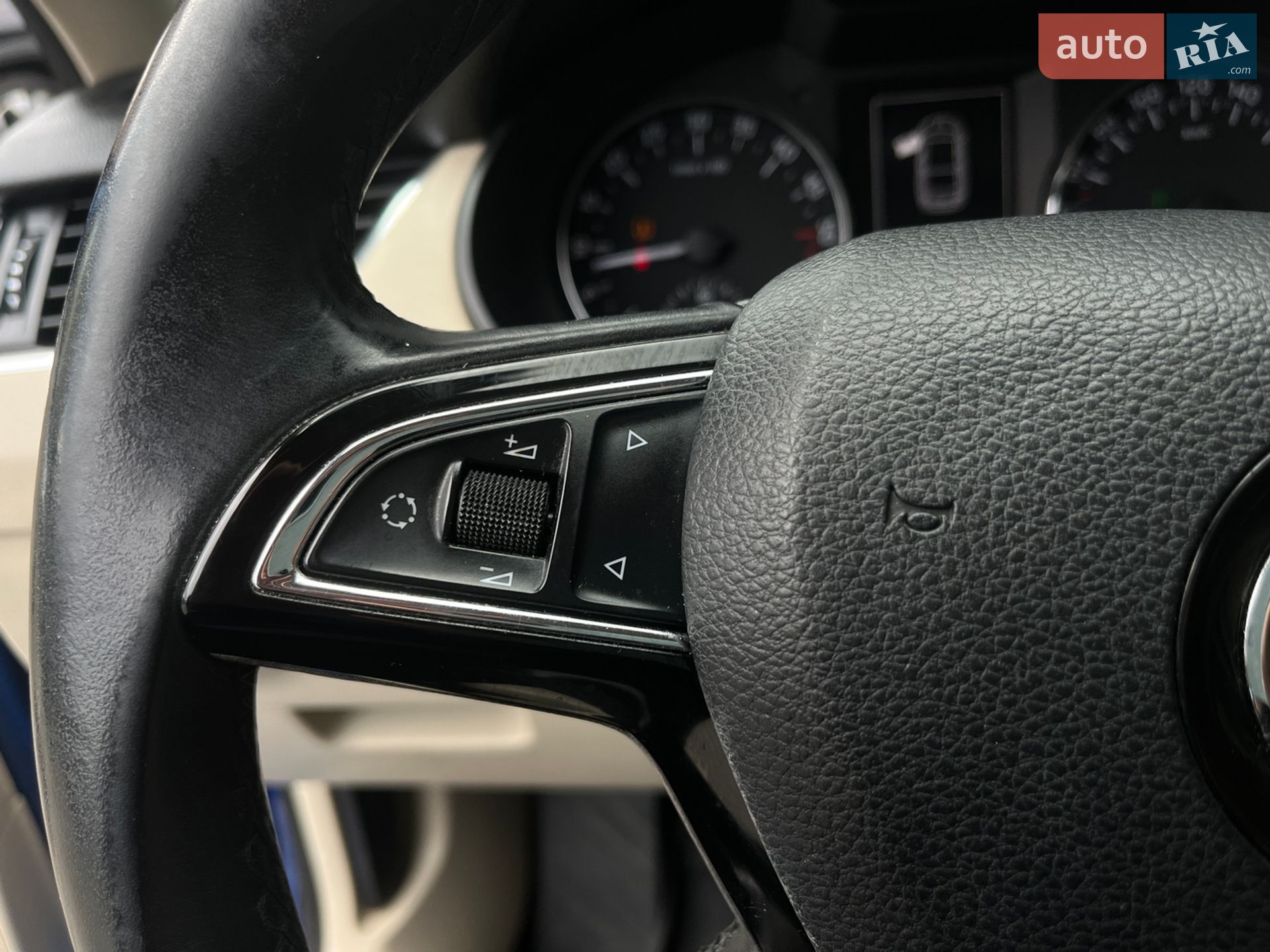 Skoda Octavia 2015 VIN TMBAG9NE0F0253210 фото оголошення 10 з 19