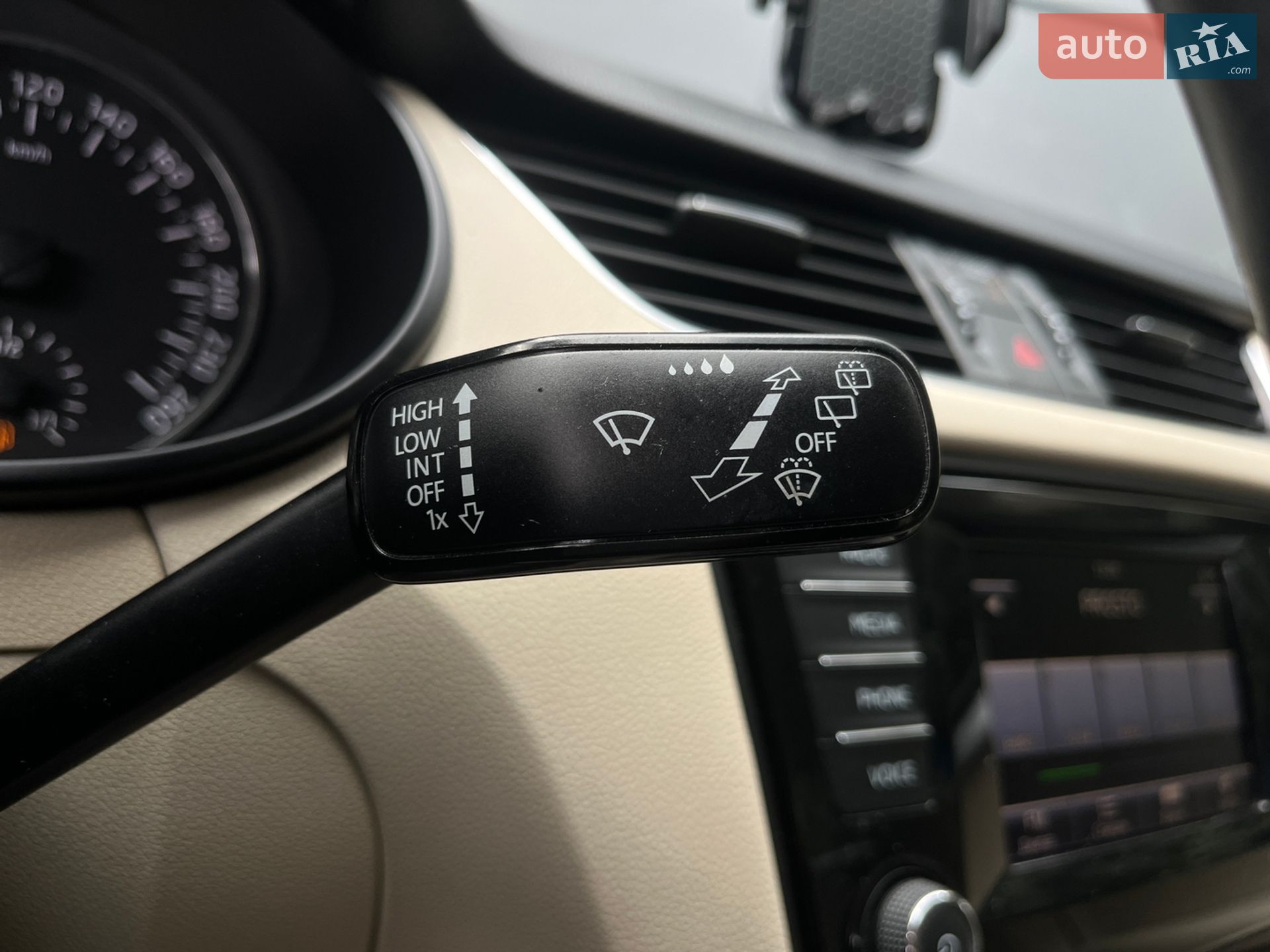 Skoda Octavia 2015 VIN TMBAG9NE0F0253210 фото оголошення 11 з 19