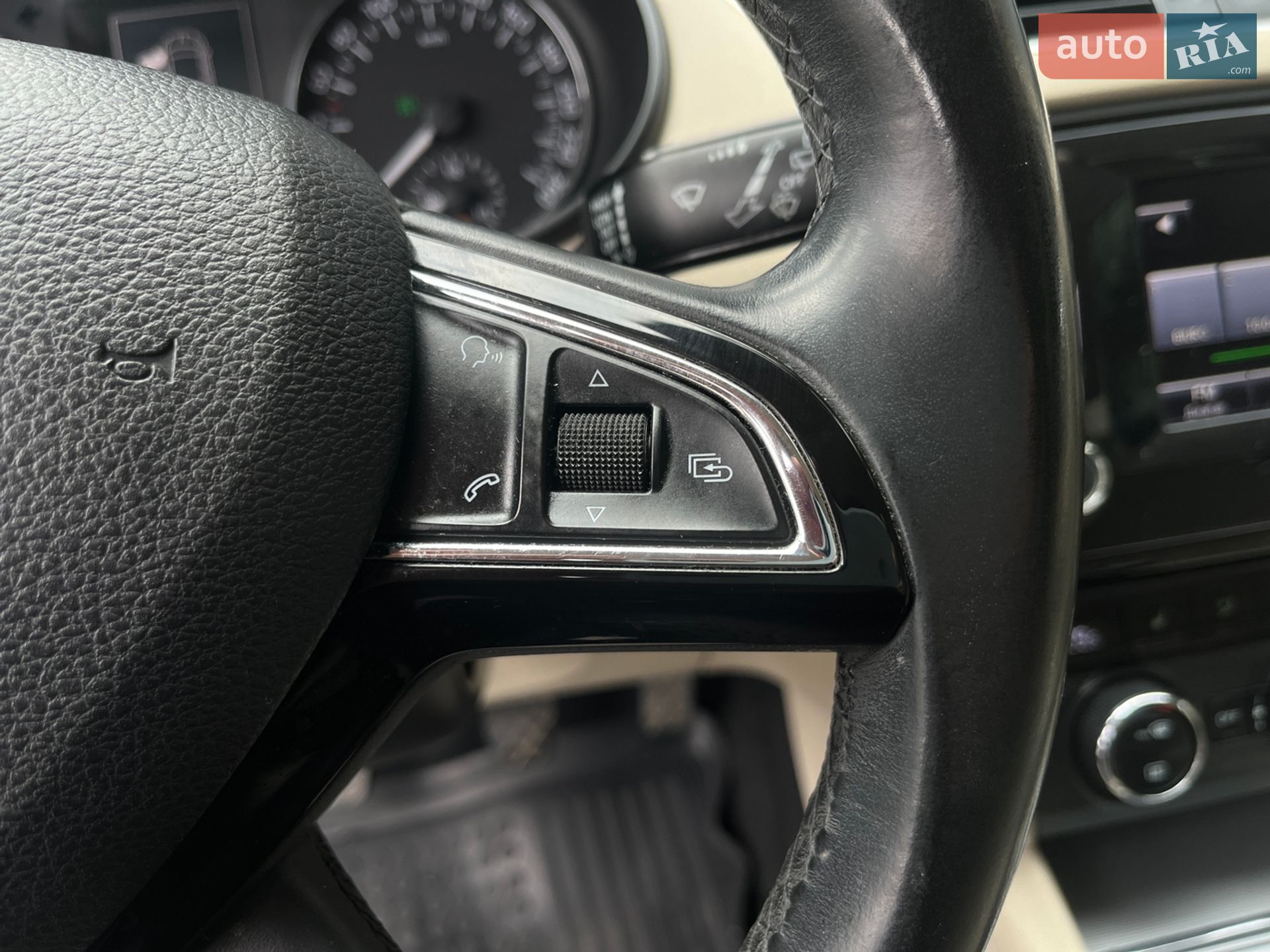 Skoda Octavia 2015 VIN TMBAG9NE0F0253210 фото оголошення 13 з 19