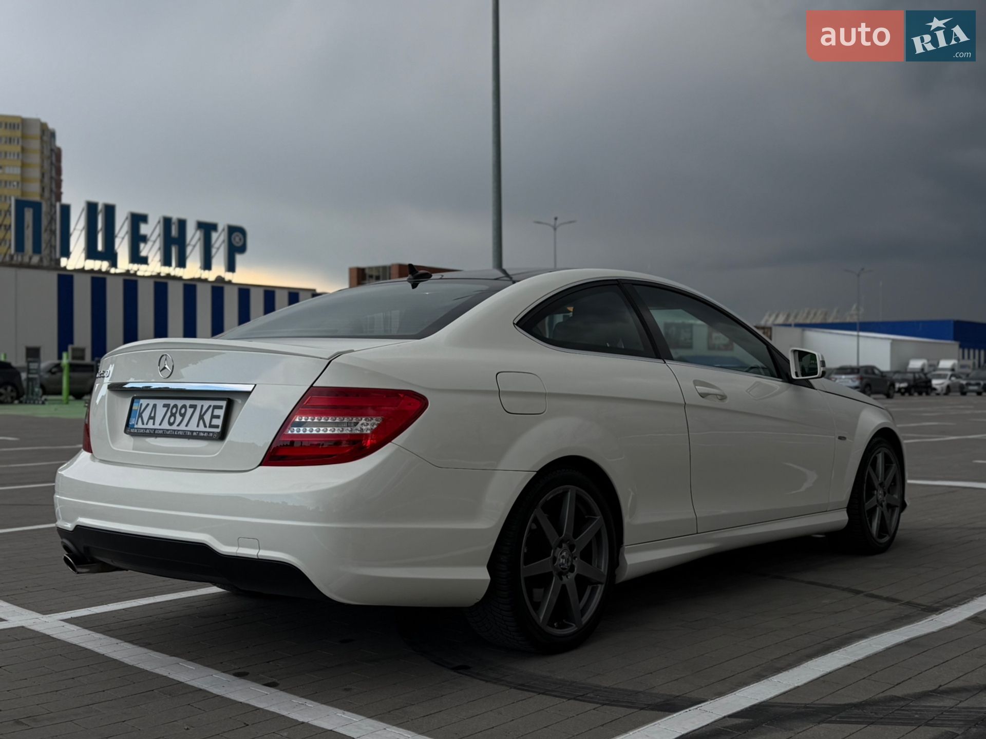 Mercedes-Benz C-Class 2012 VIN WDDGJ4HB1CF916394 фото оголошення 5 з 17