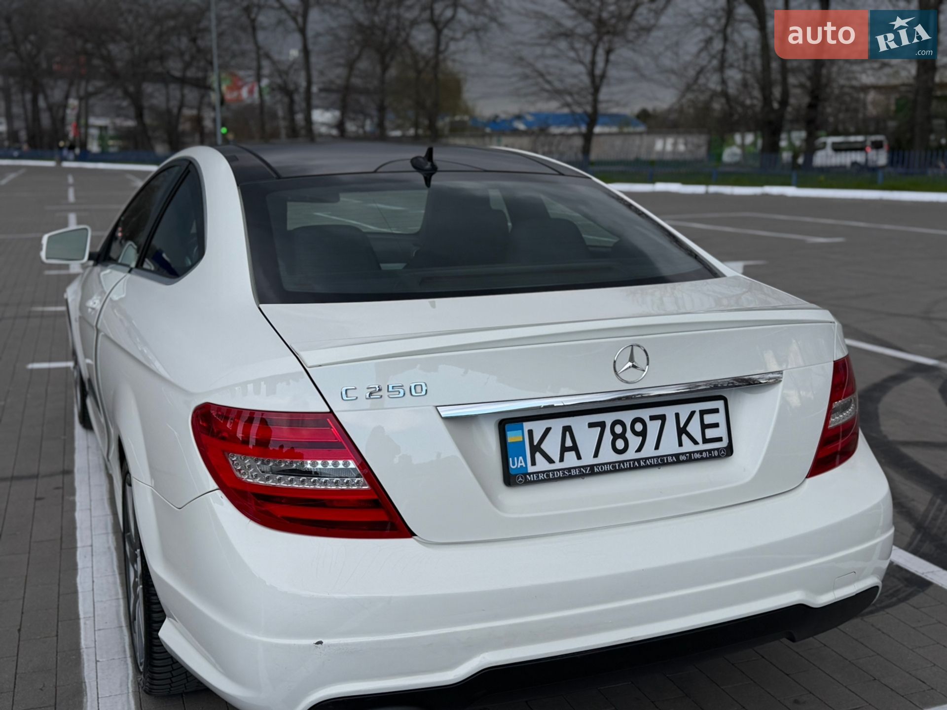 Mercedes-Benz C-Class 2012 VIN WDDGJ4HB1CF916394 фото оголошення 7 з 17